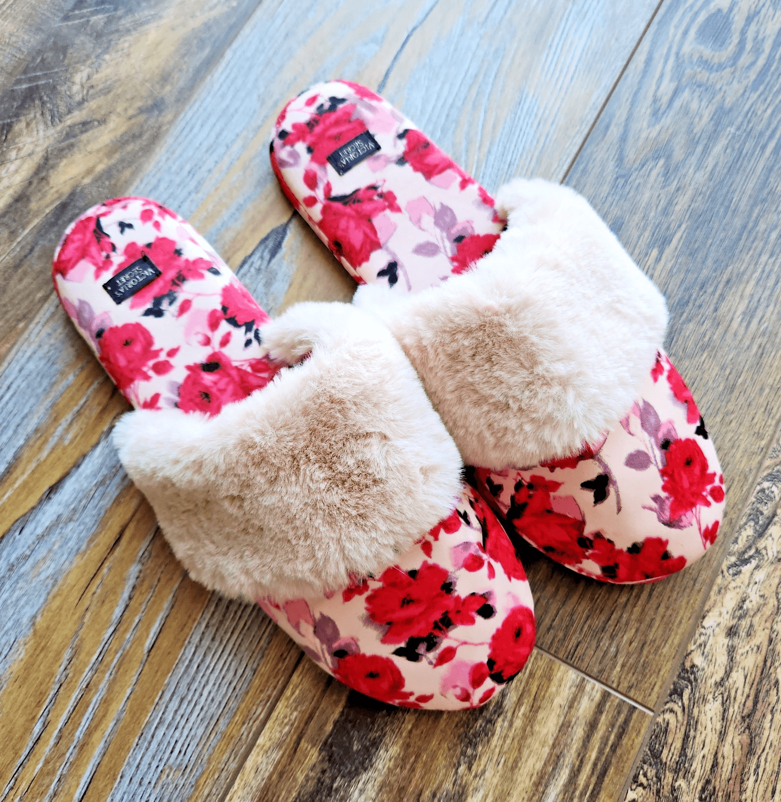NWoB Victoria's Secret Signature Sz.L Satin Faux Fur Floral Slippers Pink Beige