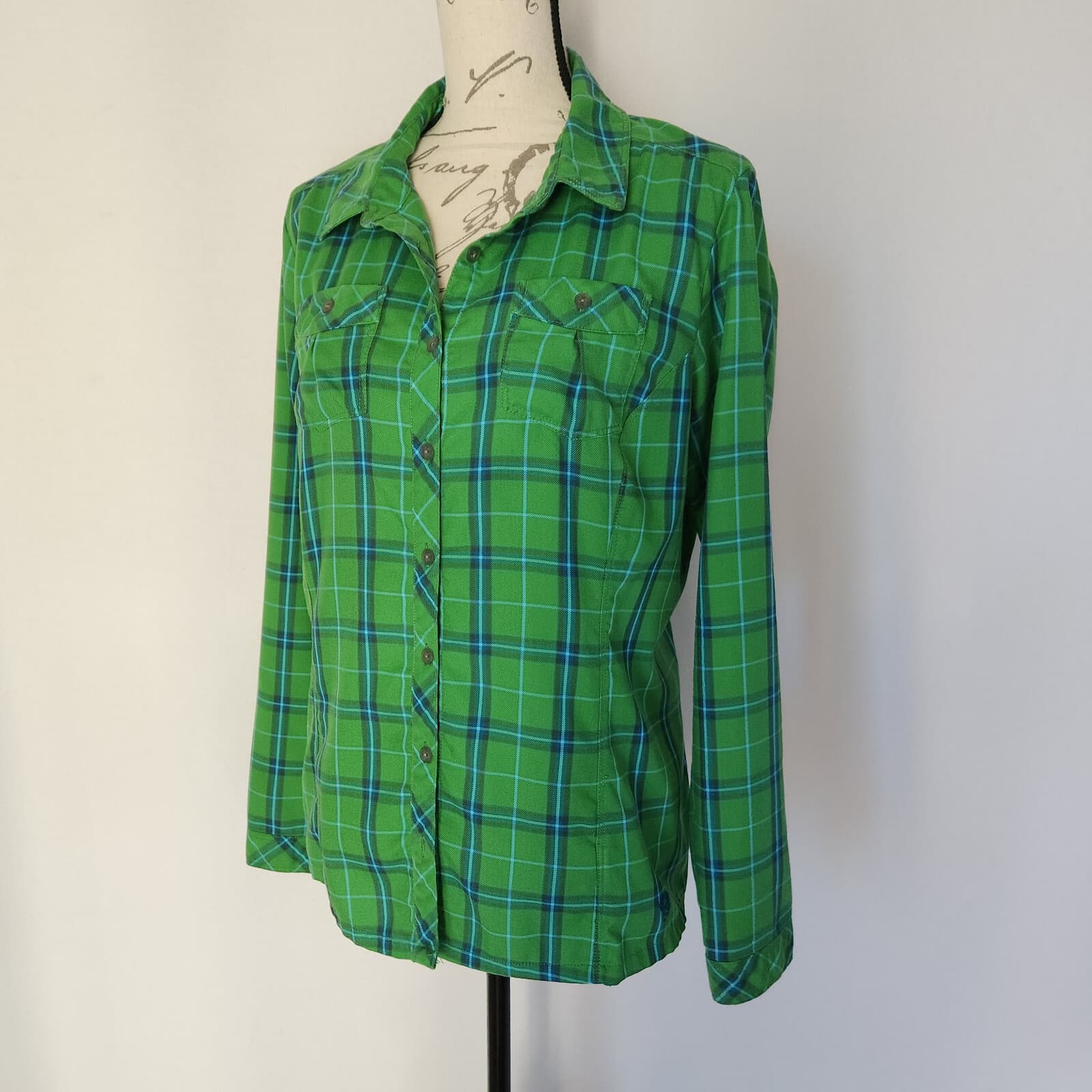 Mountain Hardwear Plaid Outdoor Button-Up Shirt Long Sleeve Green Women Bust 42"