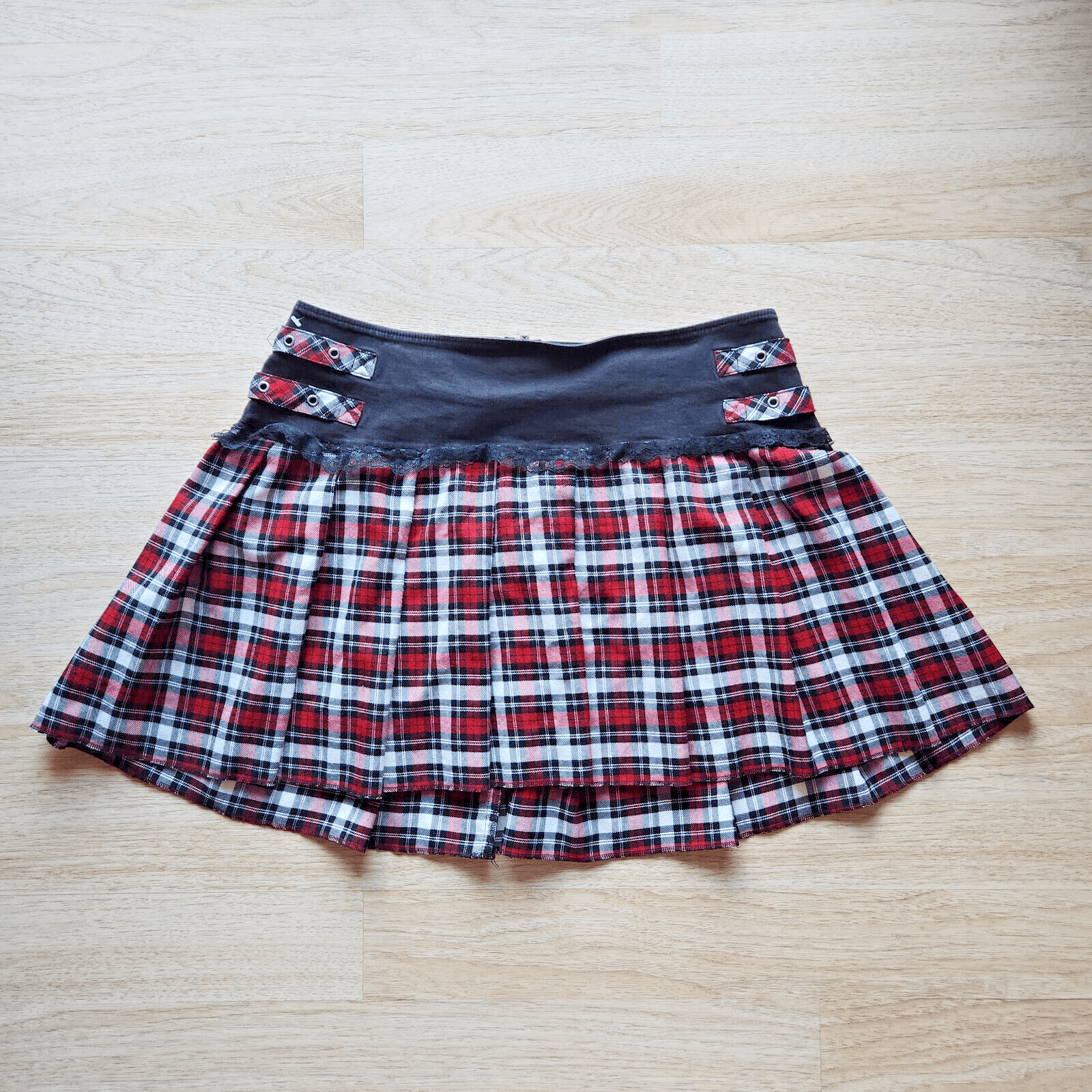 Tripp NYC Mall Goth Punk Plaid Lace-Trim Pleated Mini Skirt Zip Black Red Sz.16