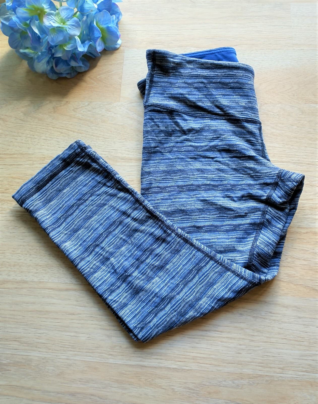 Lululemon Women Wunder Under Crop III 21 1/2" Space Dye Twist Sapphire Blue Sz.8