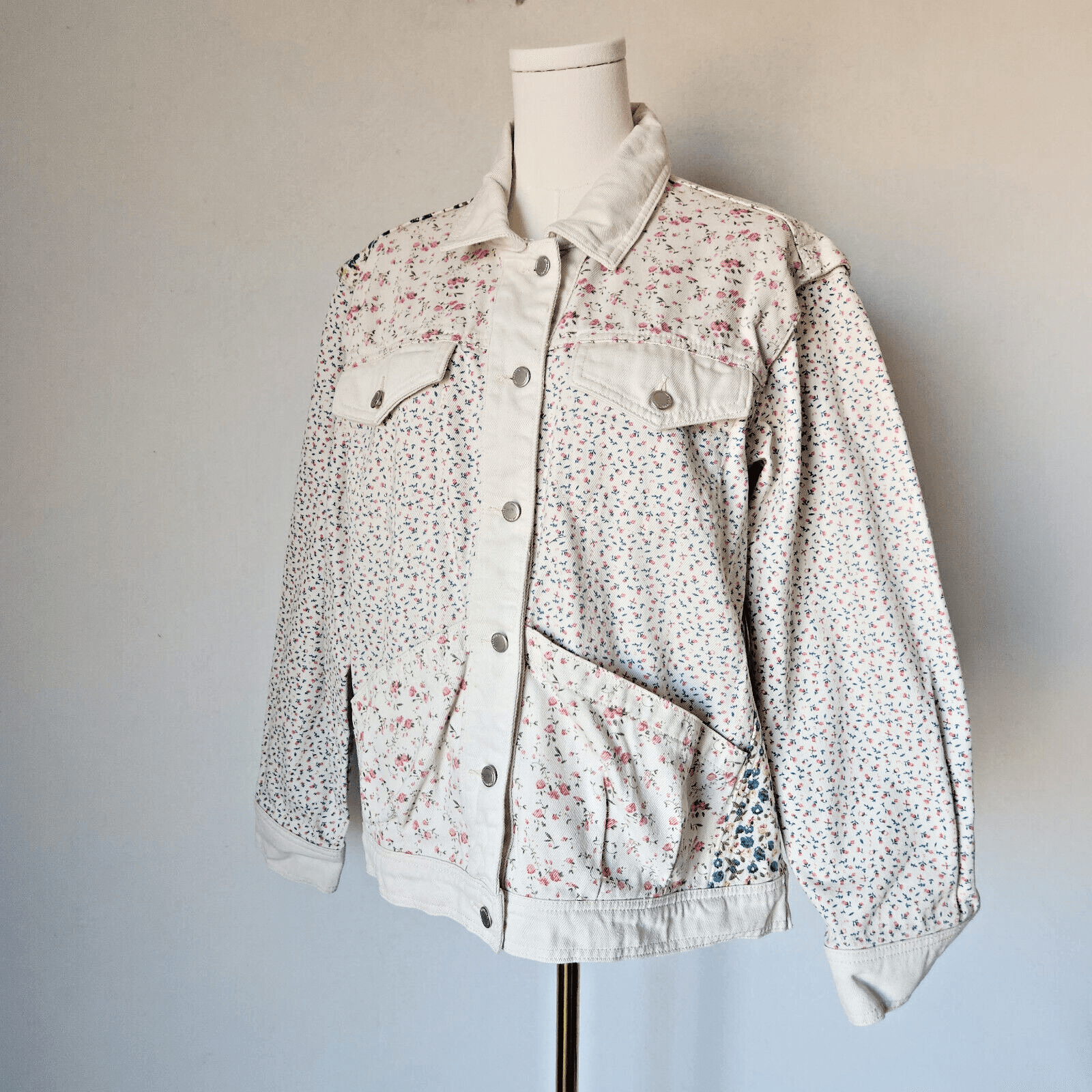 Blank NYC Full Bloom Floral Patchwork Denim Tucker Jacket Button Pocket Cream M