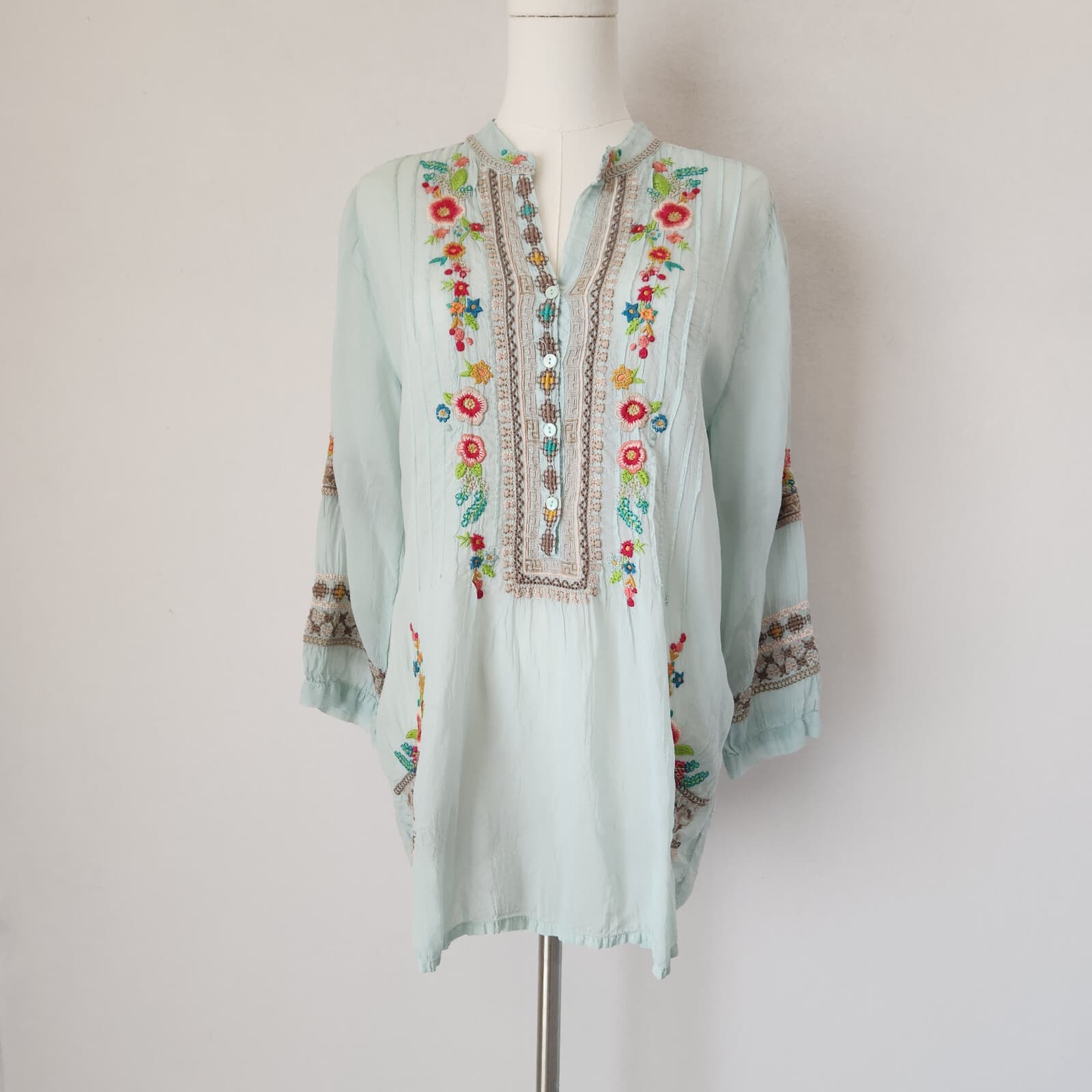 JOHNNY WAS Floral Embroidered Semi-Sheer Top Popover V-Neck 3/4 Sleeve Green S