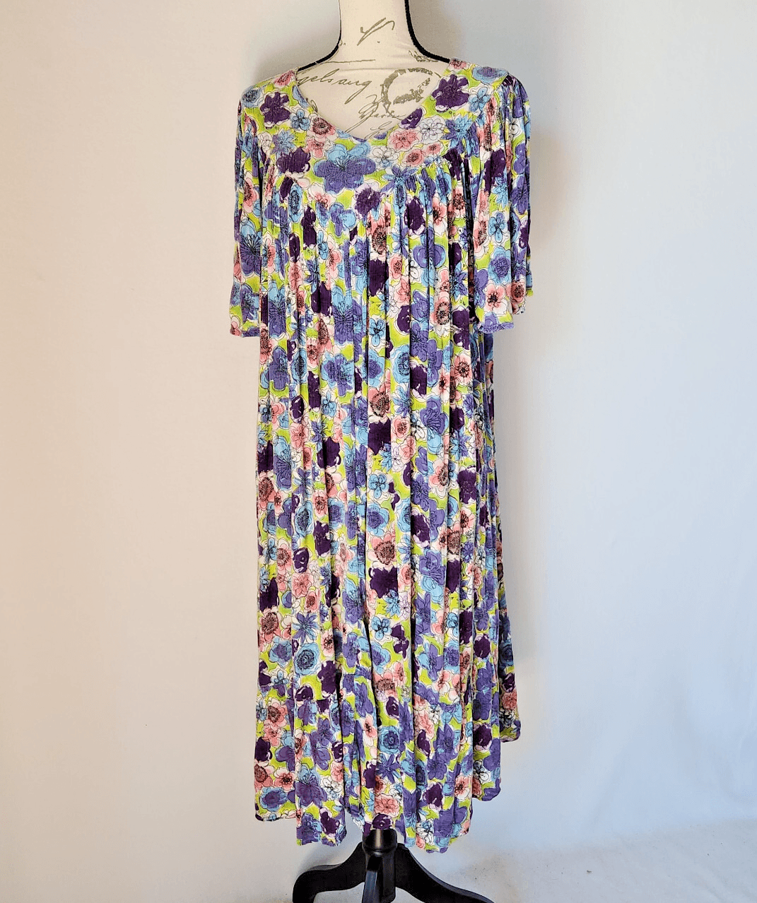 Go Softly Patio Floral Muumuu Dress Short Sleeve Pocket Crinkle Rayon Women's M