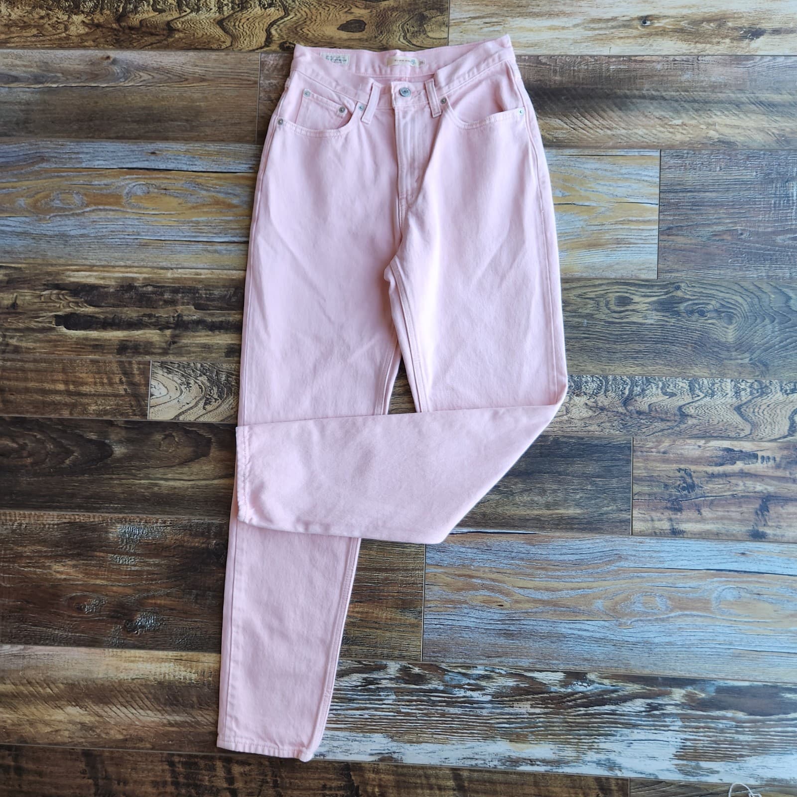 NWoT Levi's Premium Big E 80's Mom Jeans High Waist Zip Chalk Pink Cotton Sz.26