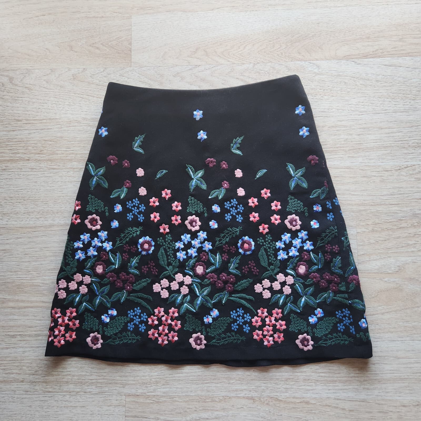 ZARA Floral Embroidered Mini A-Lined Skirt Zip Lined Black Women's M