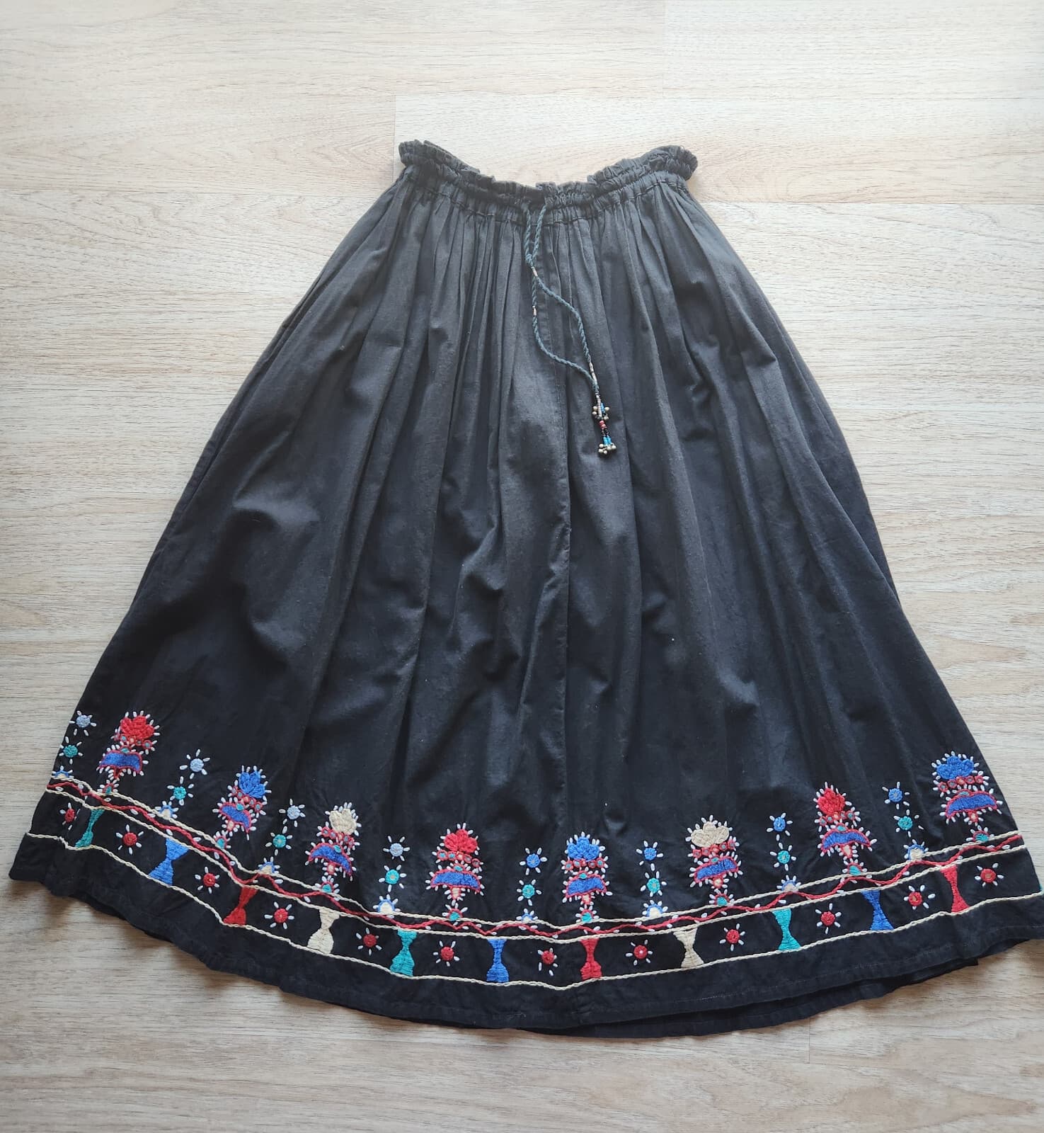 Vintage Raiment Fashions Embroidered A-Line Skirt Elastic Waist Pocket Black M
