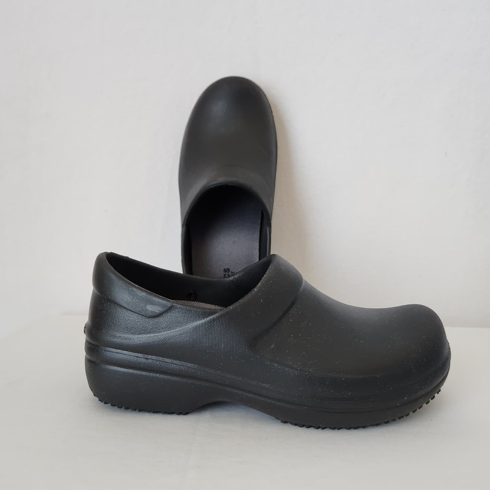 Crocs Women's US8 Neria Pro II Slip Resistant Work Clog Shoe Dual Comfort Black