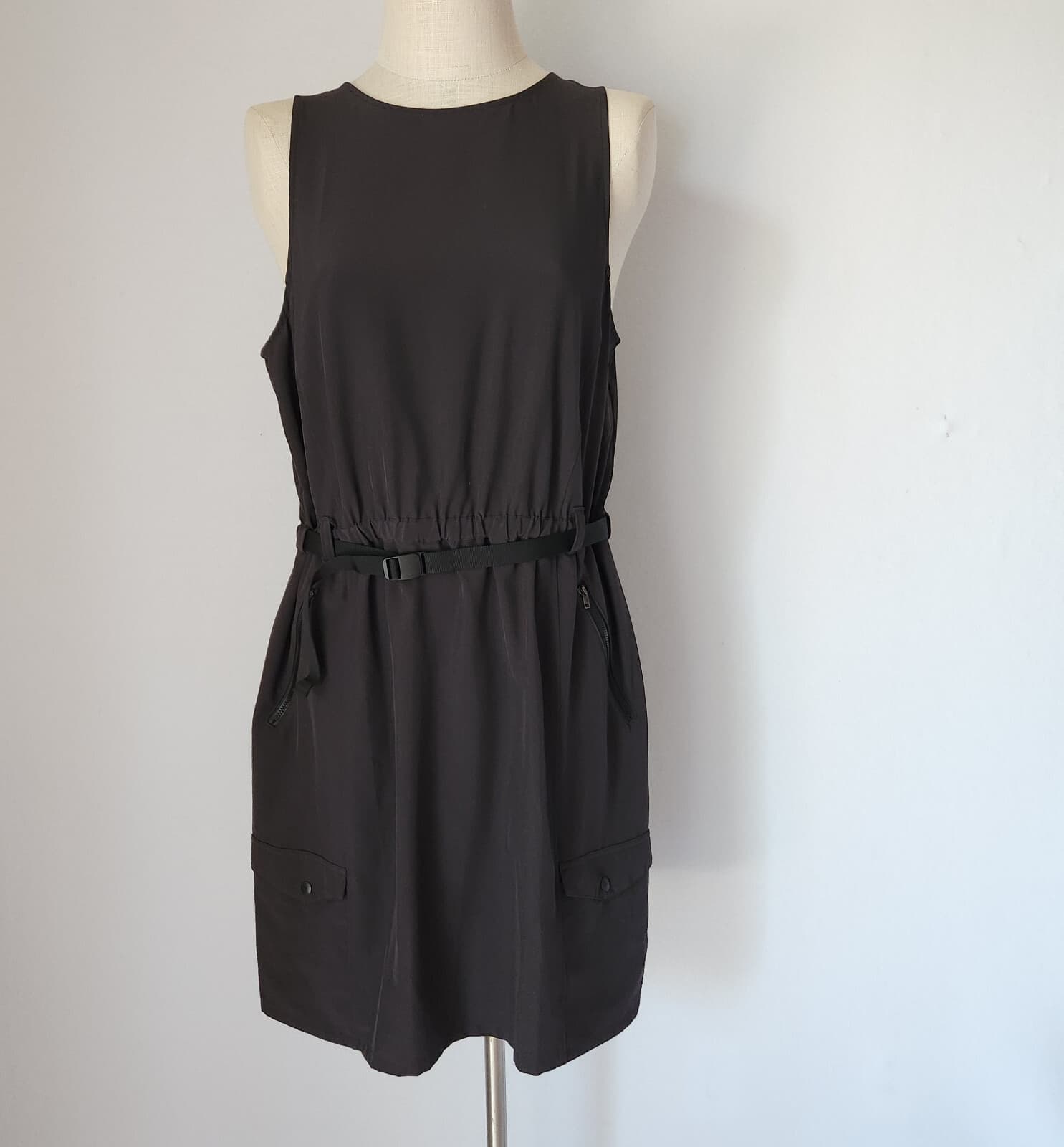 NWoT Patagonia $89 Fleetwith Belted Performance Travel Dress Sleeveless Black L