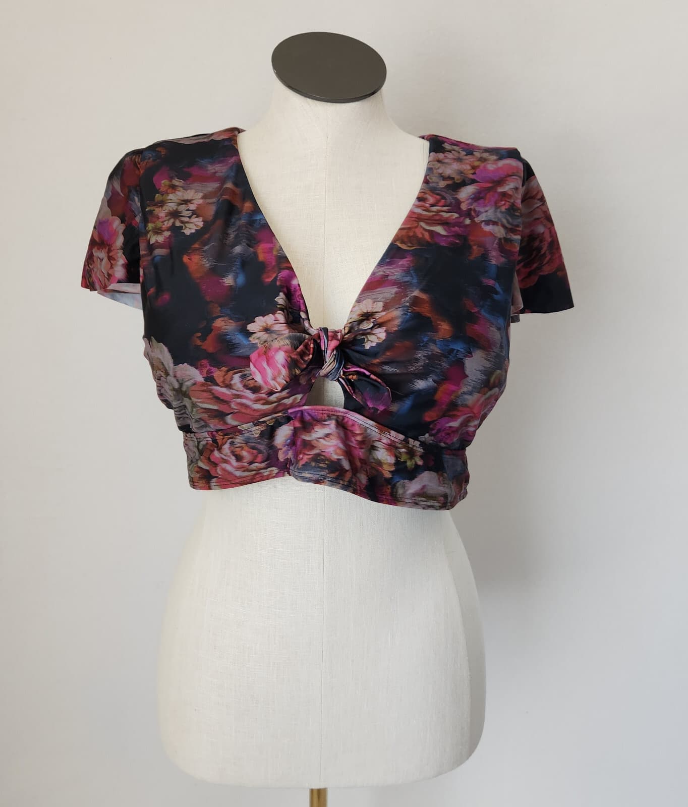 Torrid Wireless Flutter Sleeve Bikini Top UPF40+ Modesty Pad Torn Rose Floral 2X