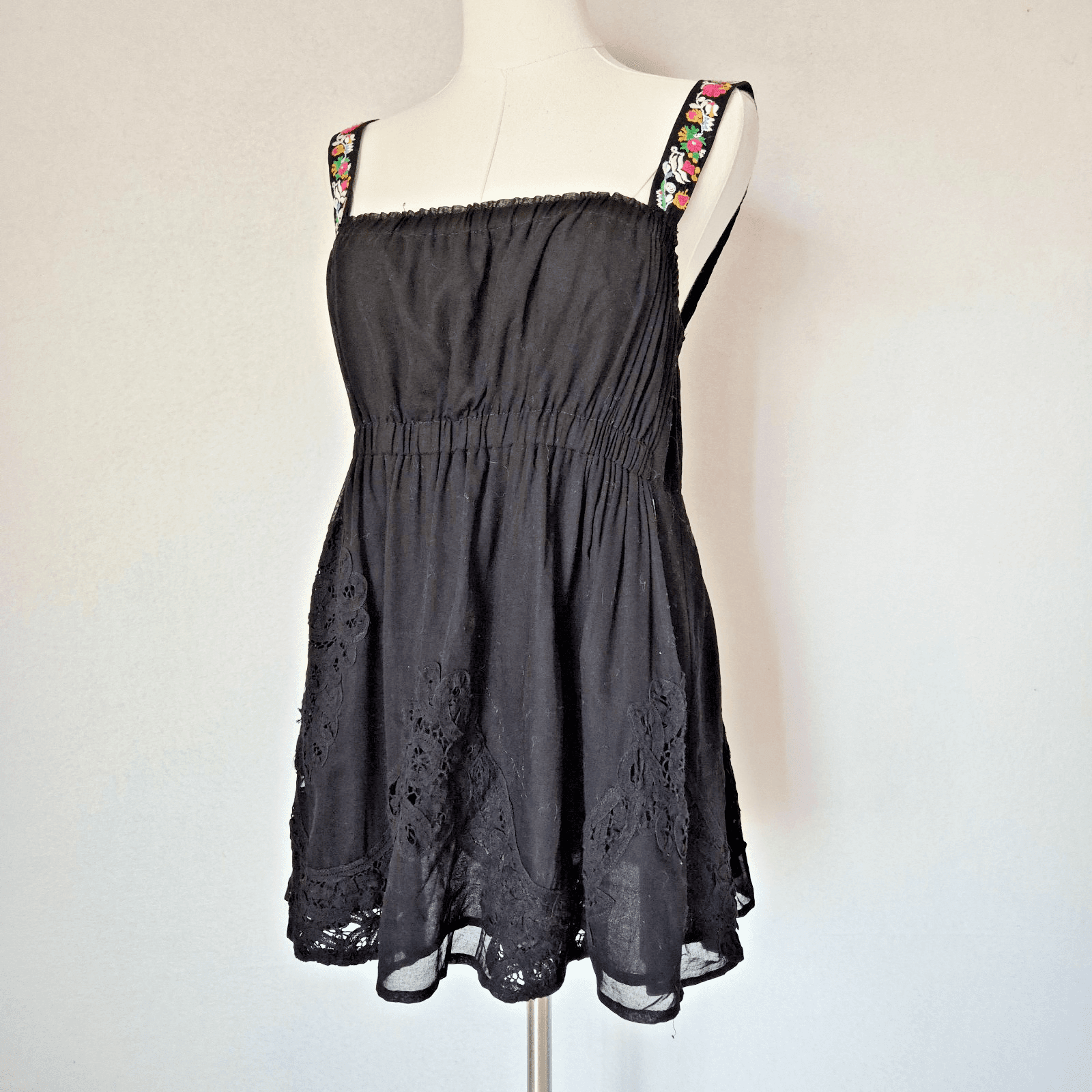 Lithe Anthropologie Floral Embroidered Lace Babydoll Sleeveless Top Black Sz.6