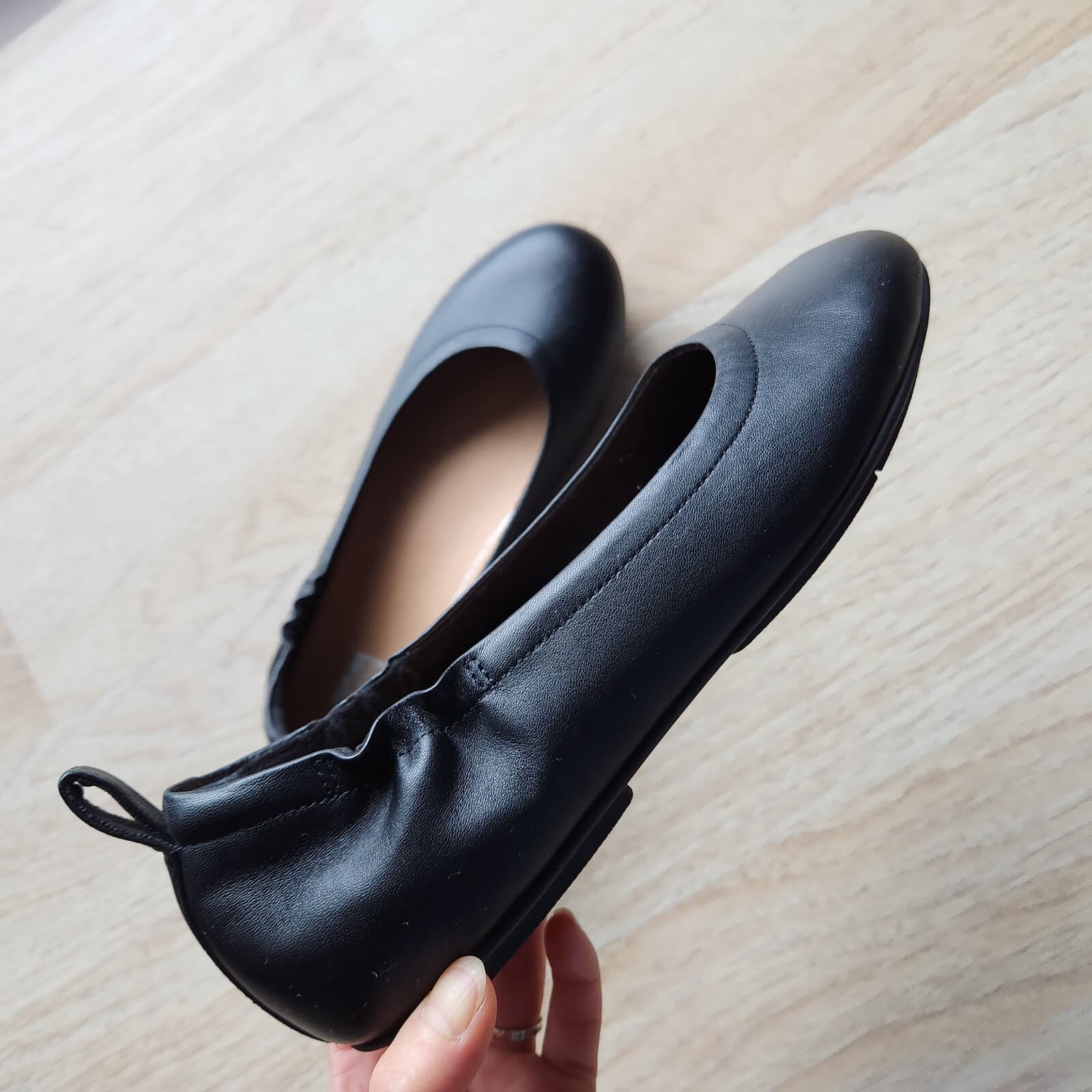 Fitflop Allegro Ballerina Flat Slip-On Cushion Elasticized Black Leather US6.5