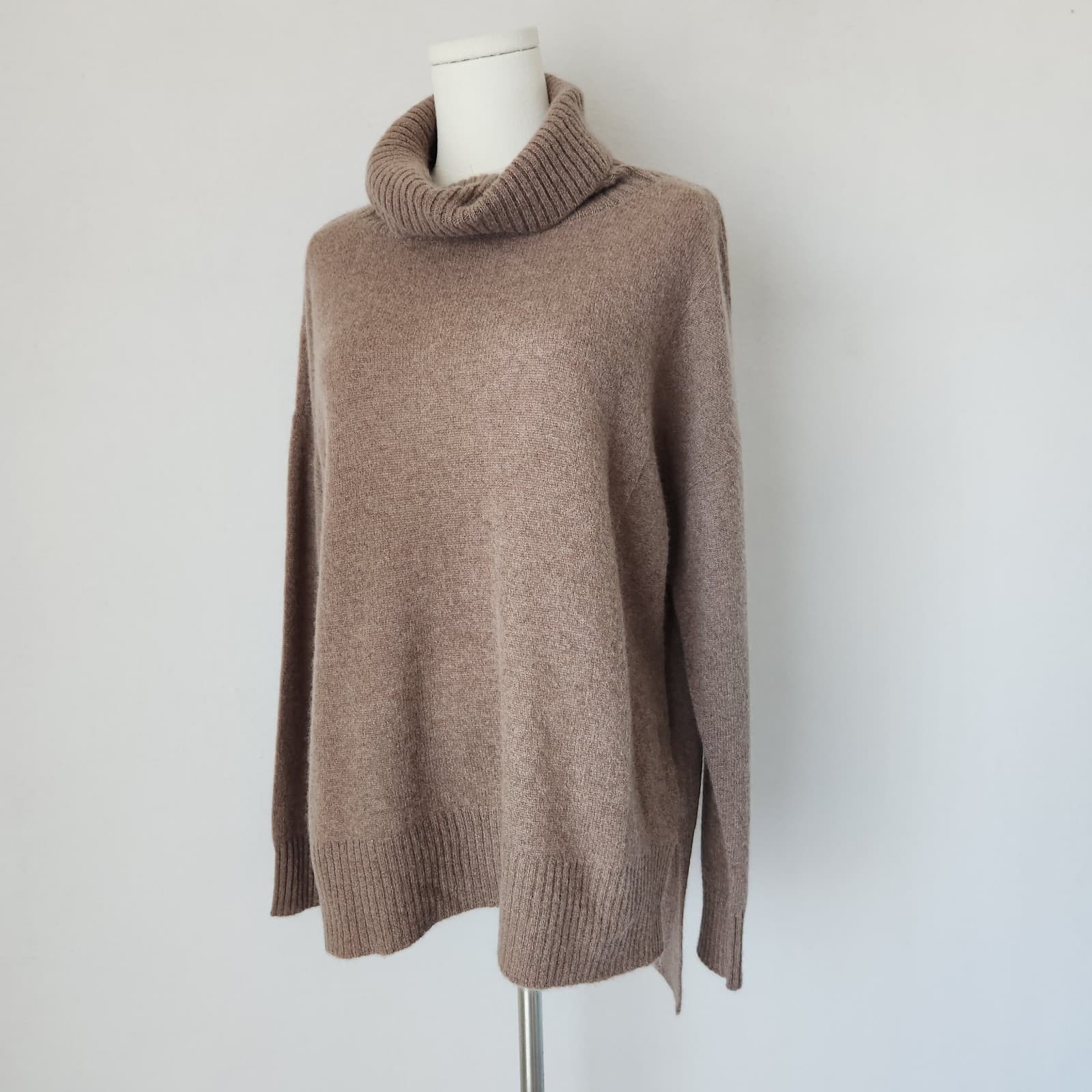 NWT M Magaschoni $325 100% Cashmere Turtle Neck Tunic Sweater Mocha Brown Sz.M