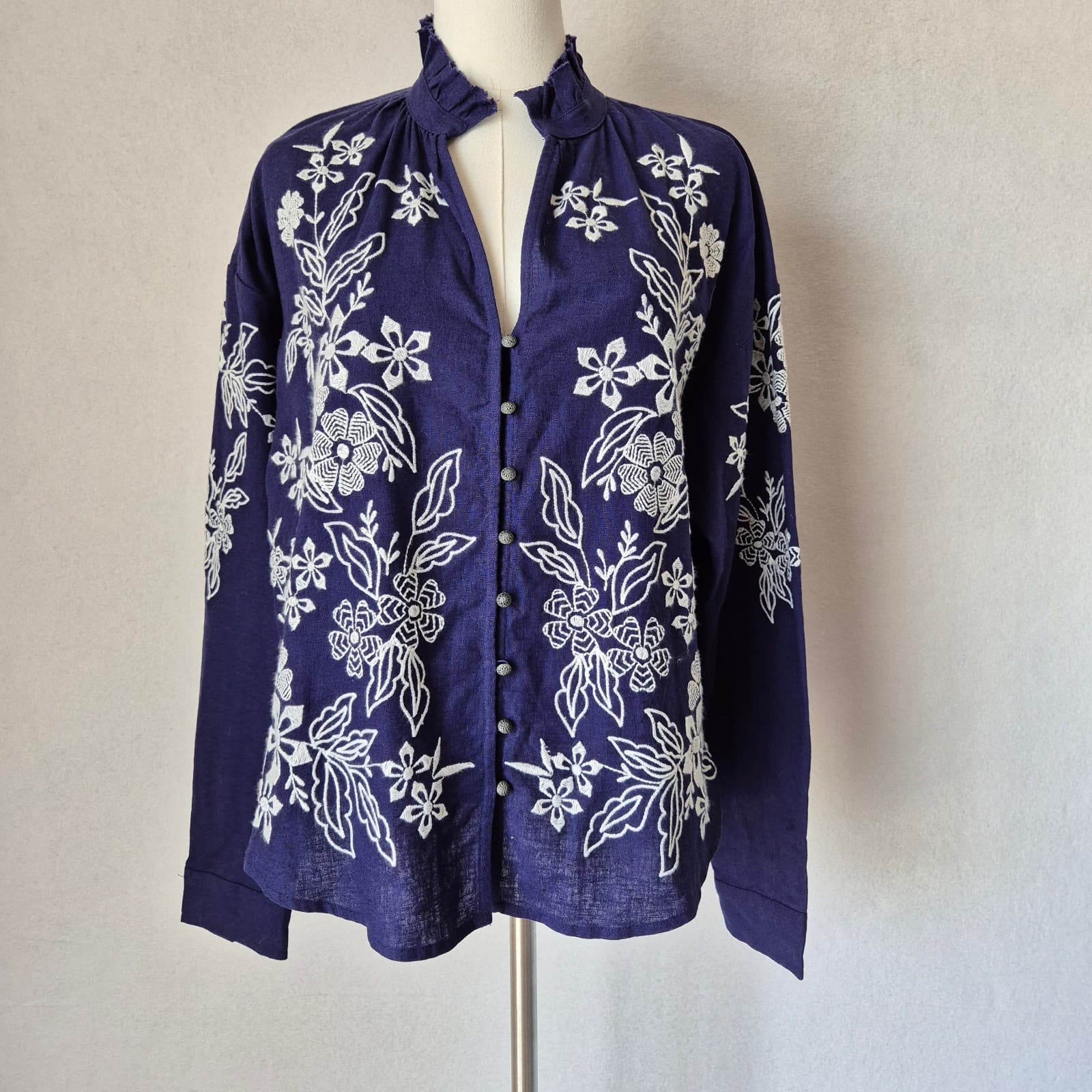 NWoT Pilcro Anthropologie Tavi Floral Embroidered Linen Blend Button Blouse Sz.S