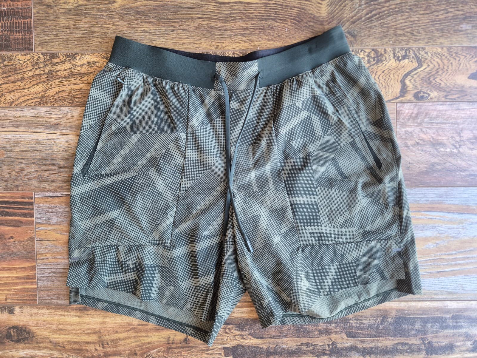 Lululemon License to Train Short 7" Linerless Fragmentize Green Twill Camo Men L