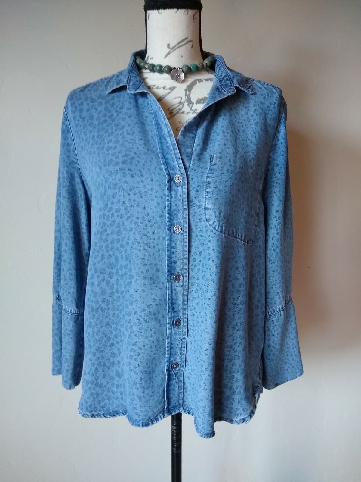Chelsea & Violet Chambray Shirt Top Long Sleeve Inside Pocket Blue Bust 44 in.