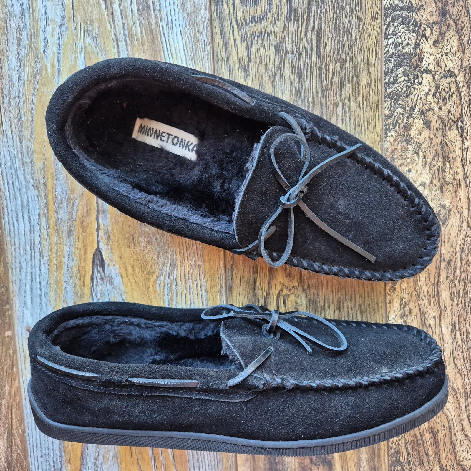 Minnetonka Men's 13M Pile Lined Hardsole Black Suede Moccasin In-Out Door Sipper