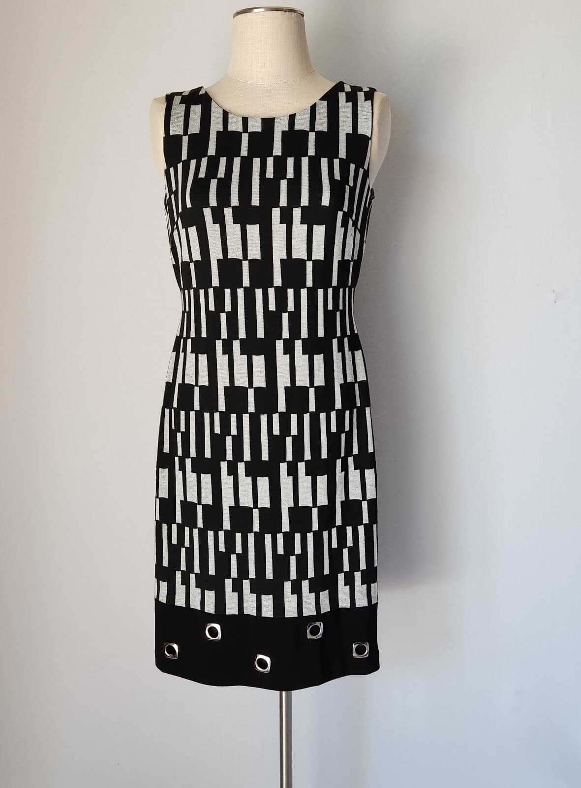 Frank Lyman Sheath Dress Grommet Accent Sleeveless Geo-Printed Black Beige Sz.8