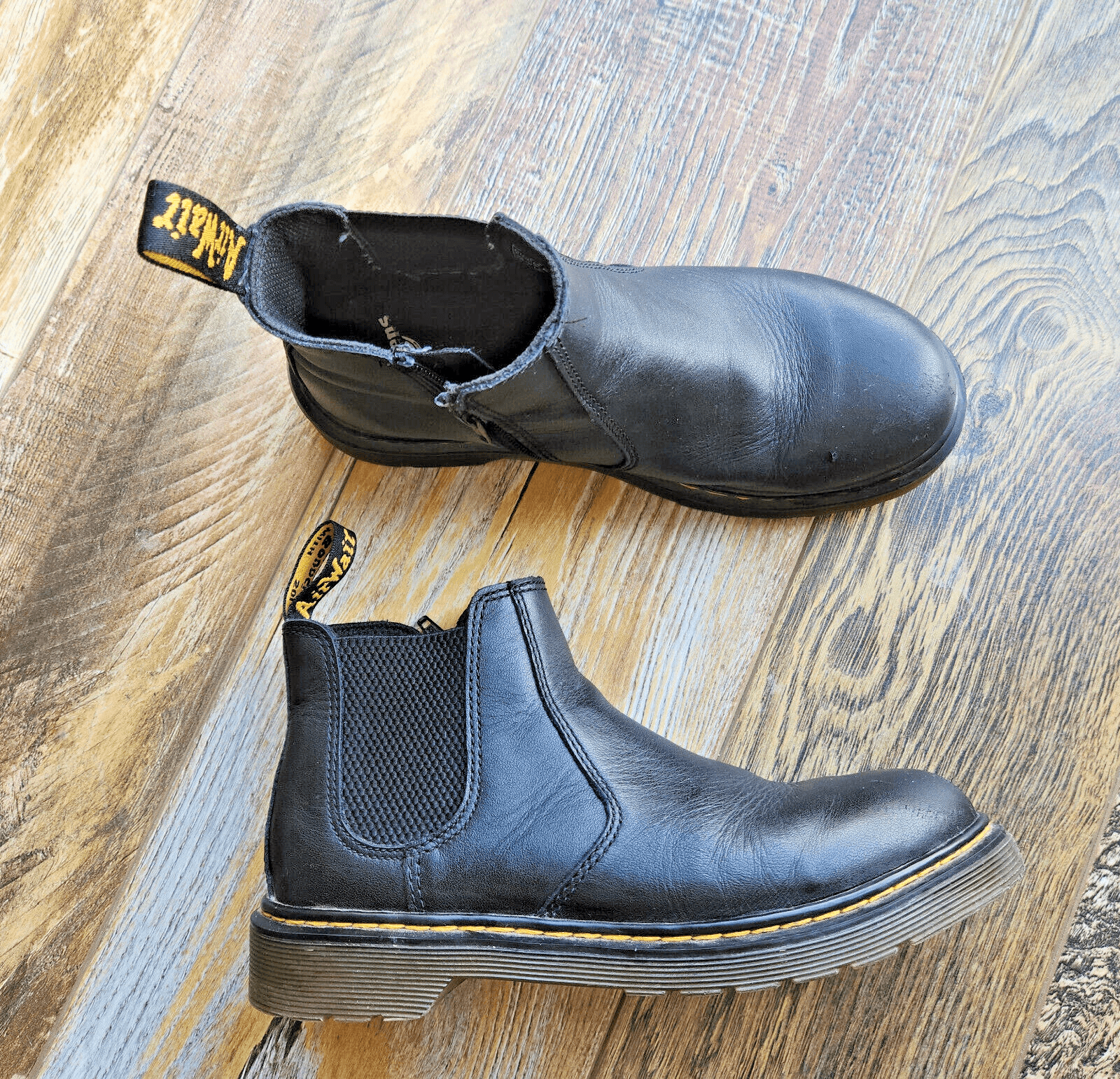 Dr.Martens 2976Y Leather Chelsea Boots Elastic Gussets Ankle-Zip Black M5 W6