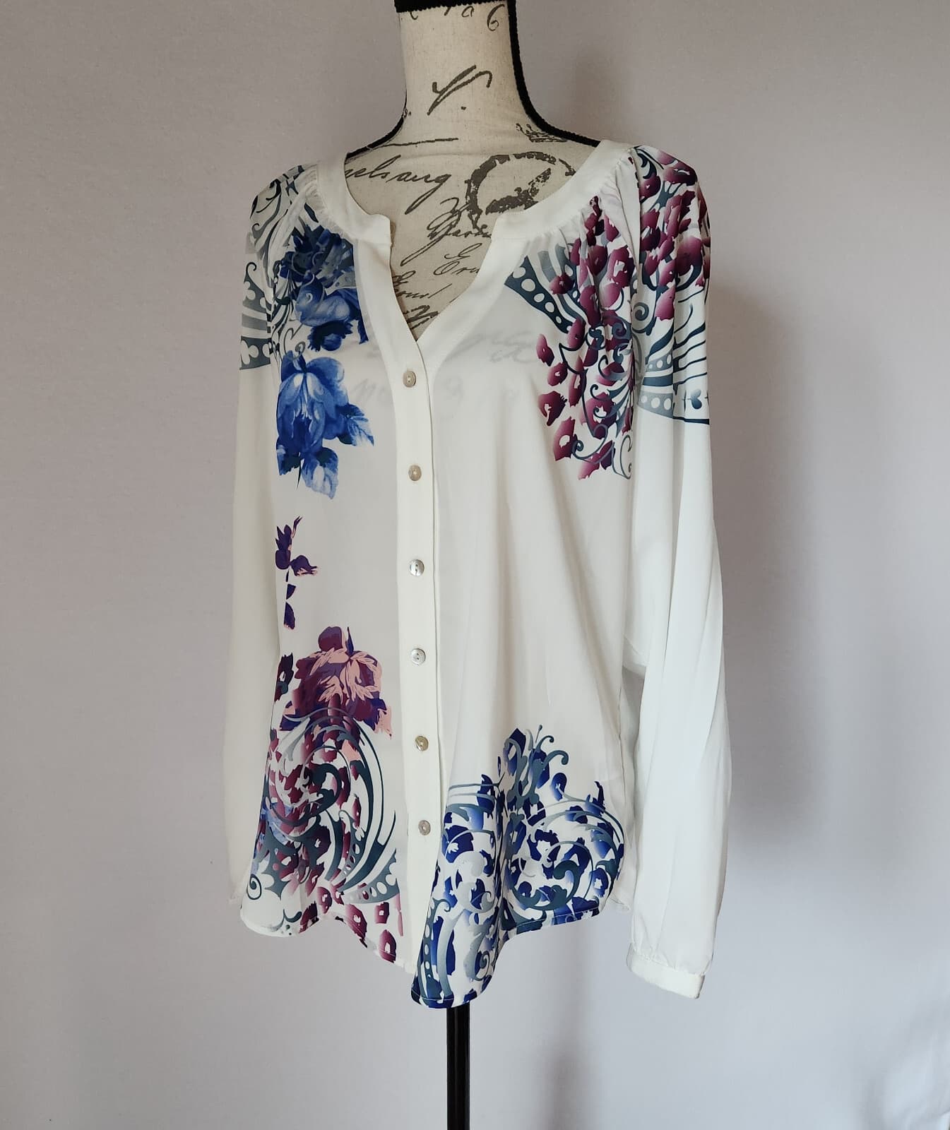EUC ROPER Wear the West Floral Button Down Shirt Long Sleeve White Women Sz.L