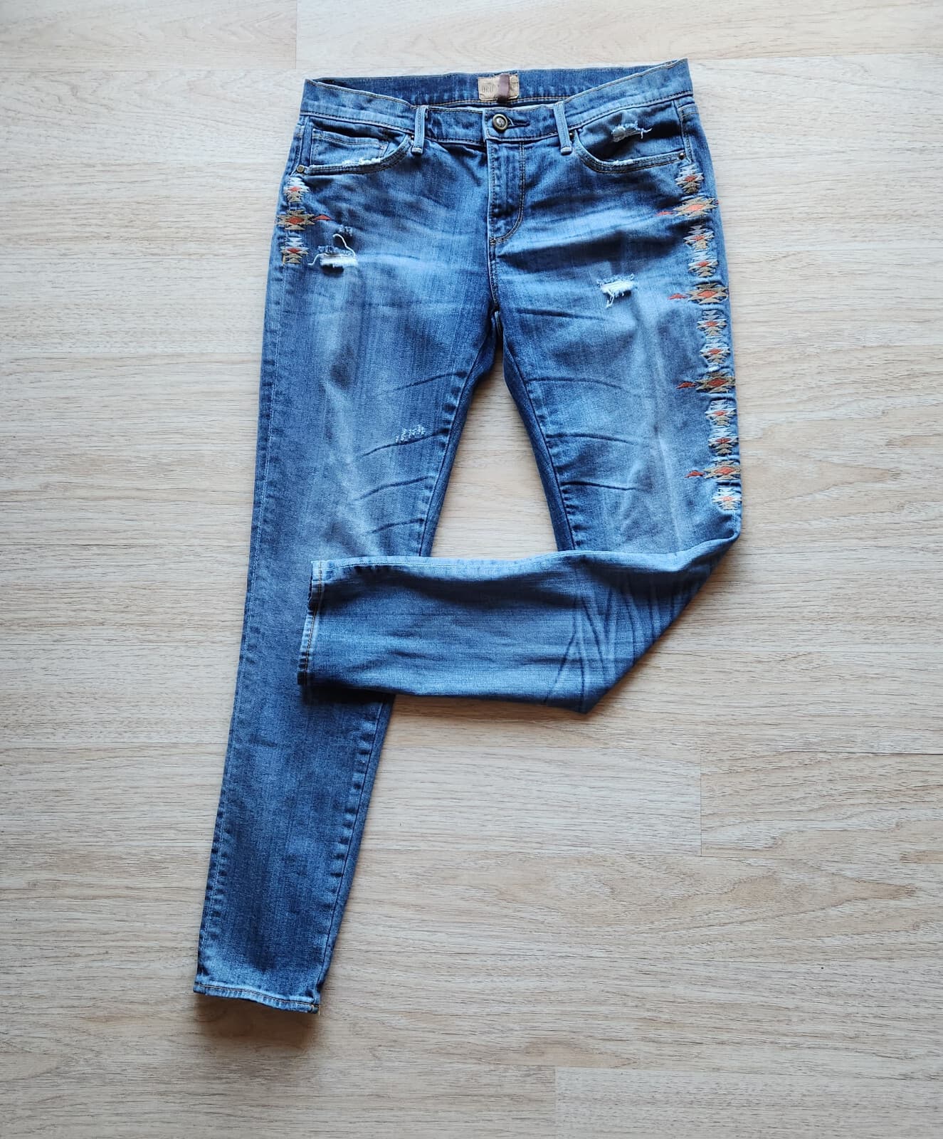 Driftwood Marilyn Women's 28 Embroidered Distressed Skinny Jeans Stretch Blue