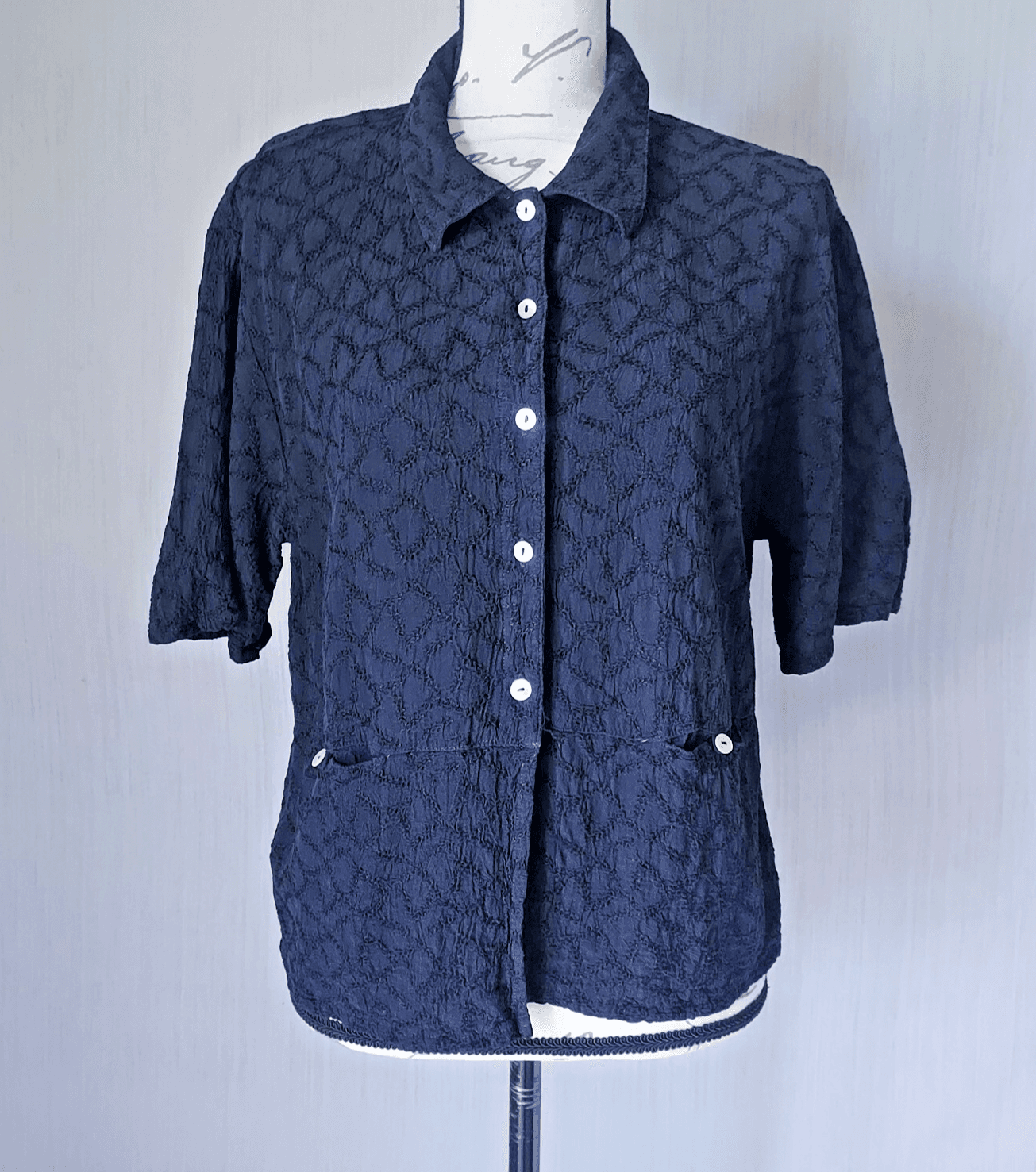 Vintage Johnny Was Collection Eyelet Top Short Sleeve Mother-Peral Button Blue M