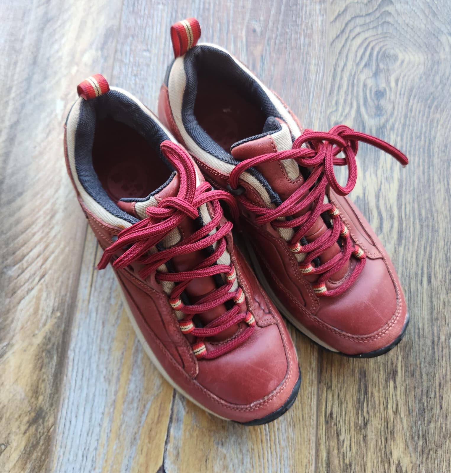 Merrell Women's 6.5 Leather Hiking Travel Shoes Air-Cushion Lace-Up Vie Red Bean