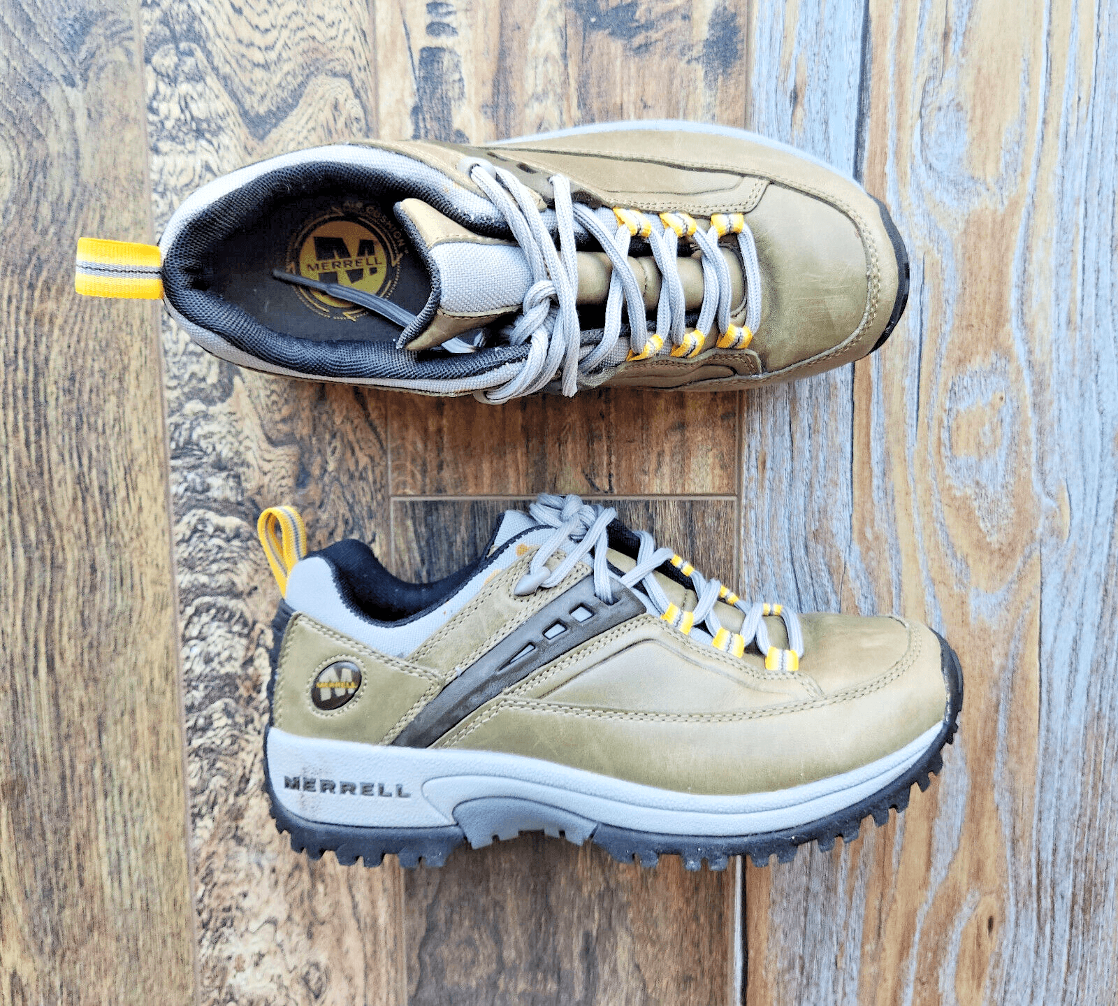 Merrell Women's 6.5 Leather Hiking Travel Shoes Air-Cushion Lace Vie Deep Olive