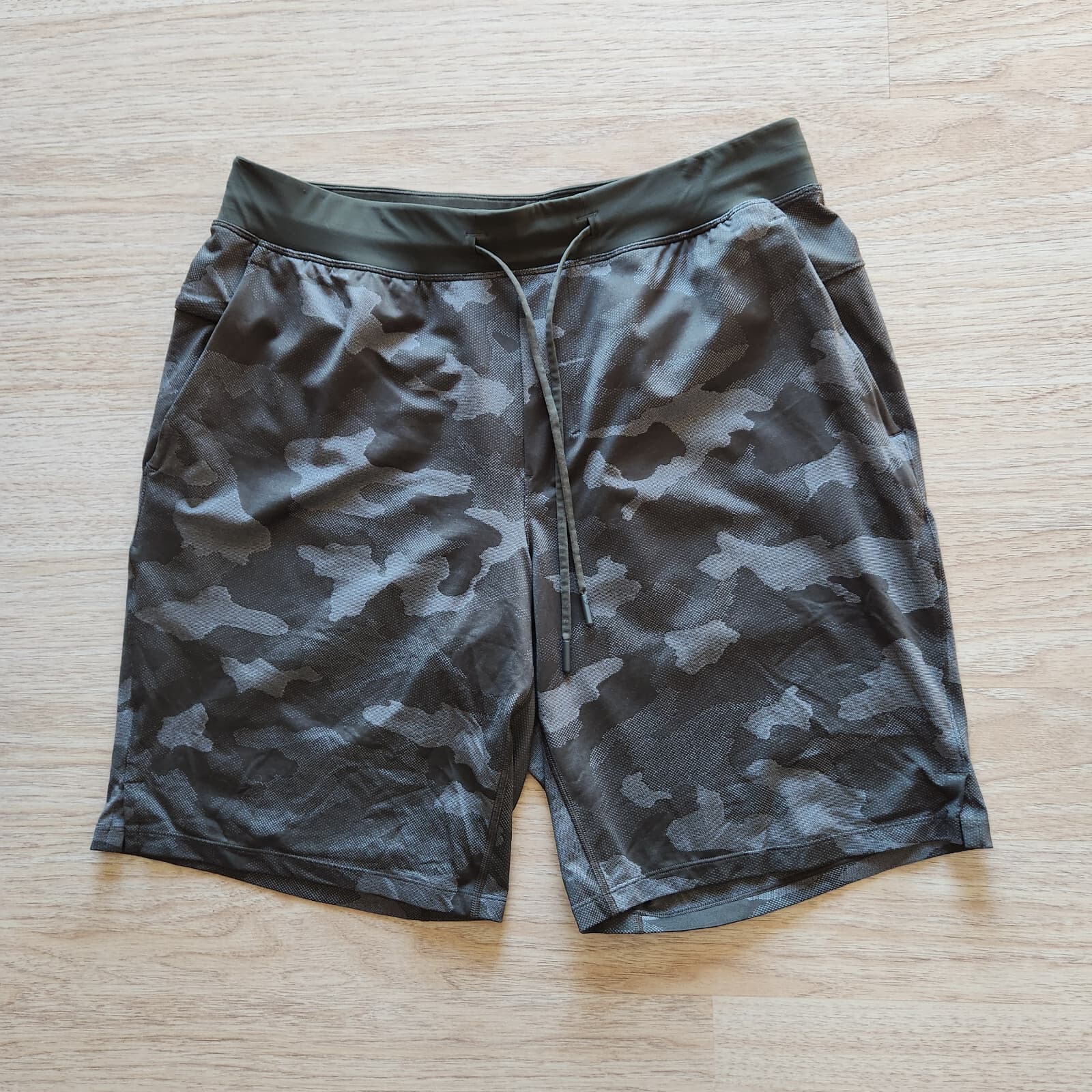Lululemon T.H.E. Linerless Short 9" Variegated Mesh Camo Max Dark Olive Men's L