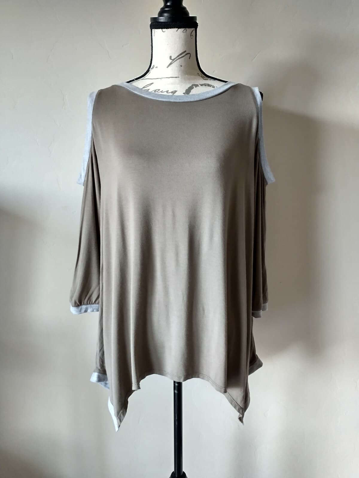 ALEMBIKA Knit Top Cold Shoulder 3/4 Sleeve Boat Neck Hi-Lo Green Gray Women Sz.4