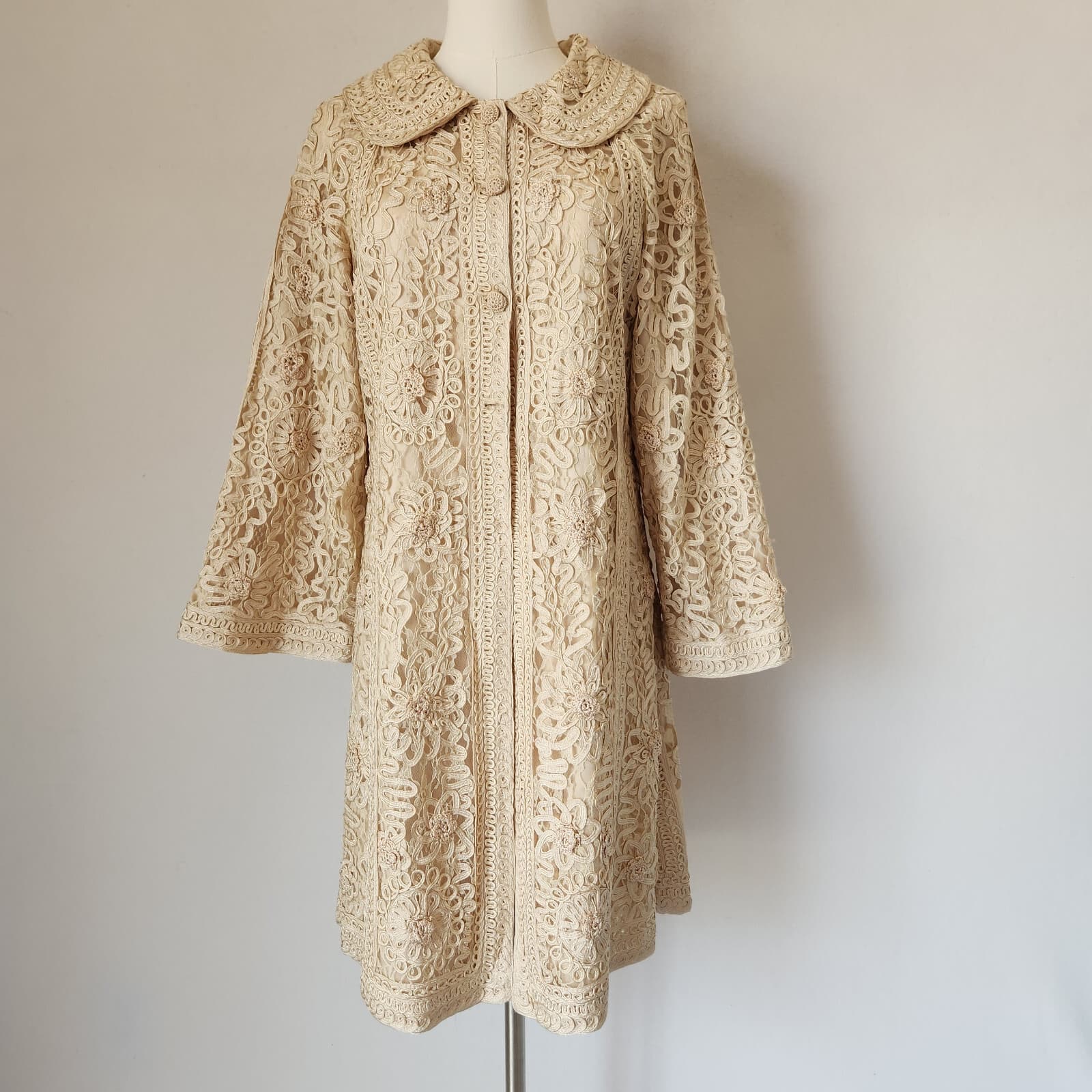 Sue Wong Nocturne Lace Ribbon Formal Elegant Long Jacket Coat Button Beige Sz.10