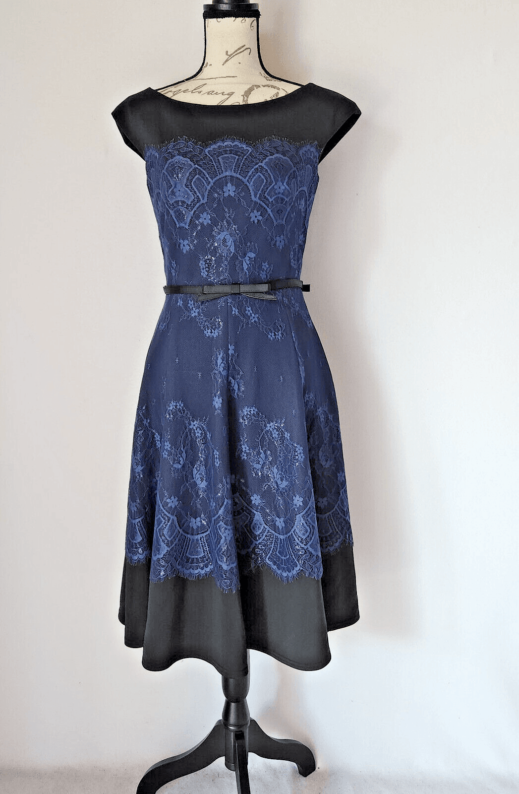 Tadashi Shoji Lace Jersey Formal Even Midi Dress Belt Cap-Sleeve Navy Blue Sz.4