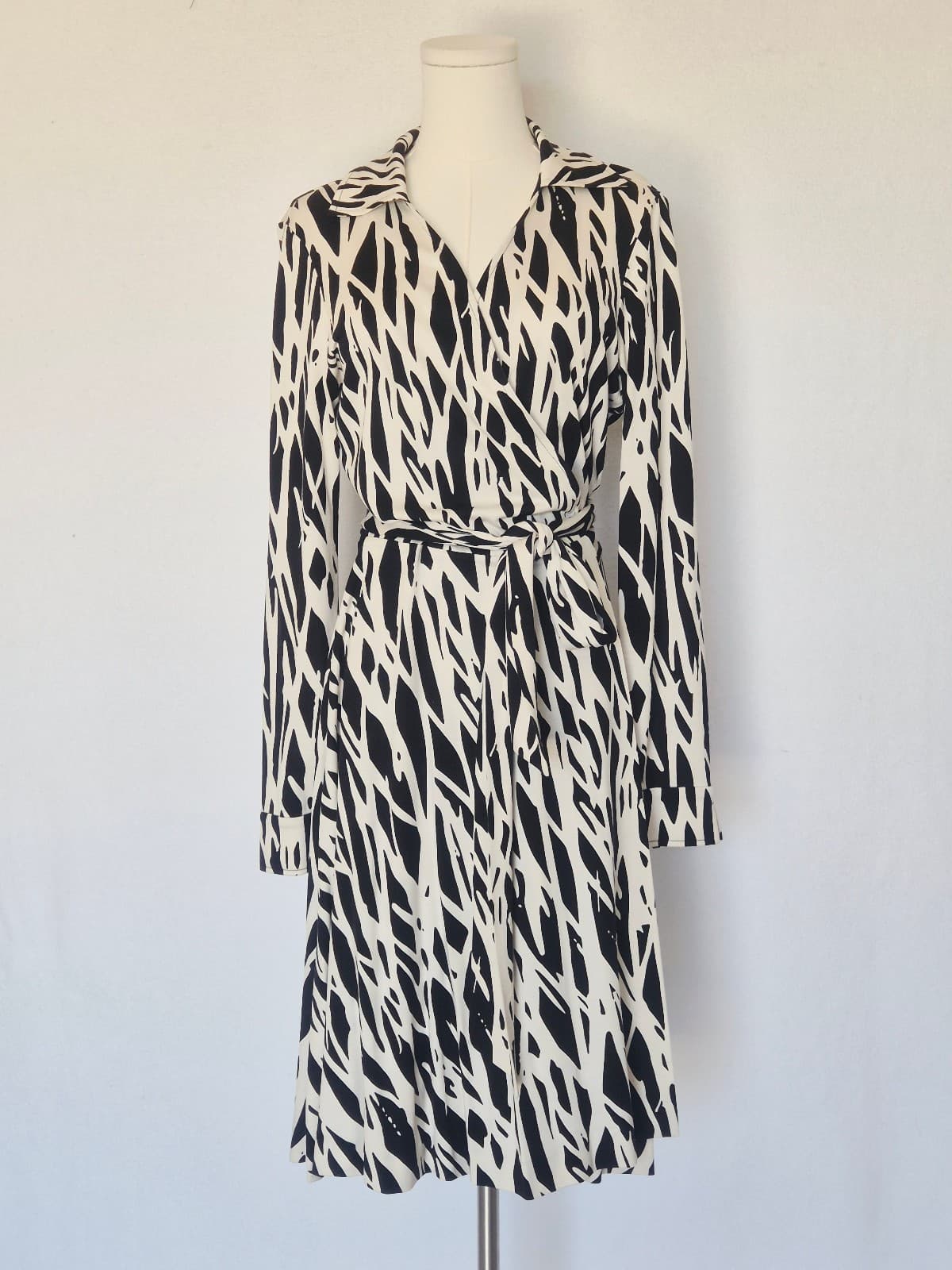 Diane von Furstenberg Amelia Silk Jersey Wrap Dress Black White Abstract Size 14