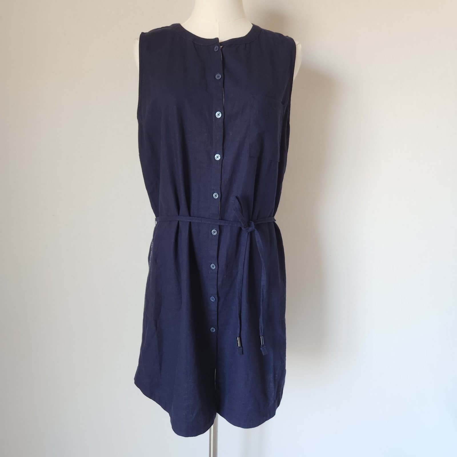 Lolë Linen Blend Button-Front Tie-Waist Sheath Dress Sleeveless Pocket Navy Sz.M