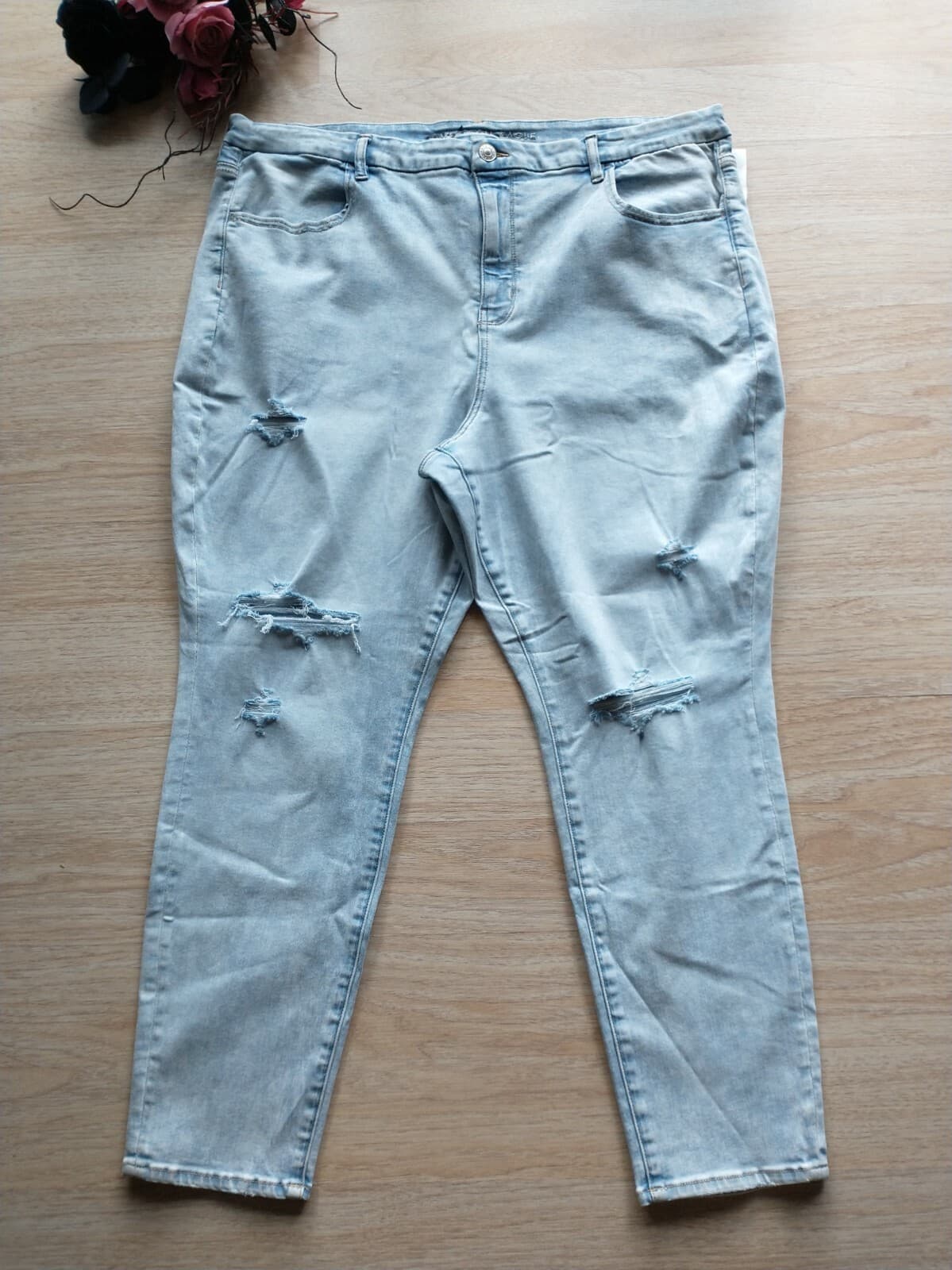 NWoT American Eagle Next Level Stretch CurvrySkinnyJeans High Rise Distressed 24