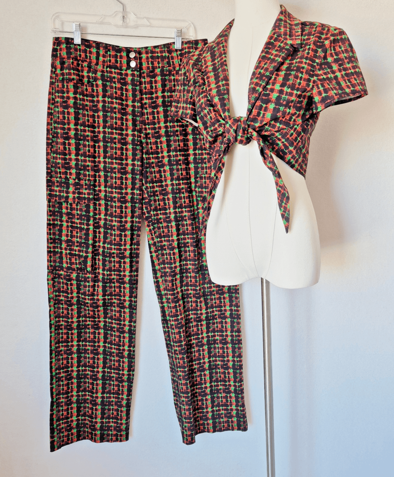 NWoT I.AM.GIA Set of Dante Tie Front Cropped Top Cargo Pants Mulitcolor Size S/M