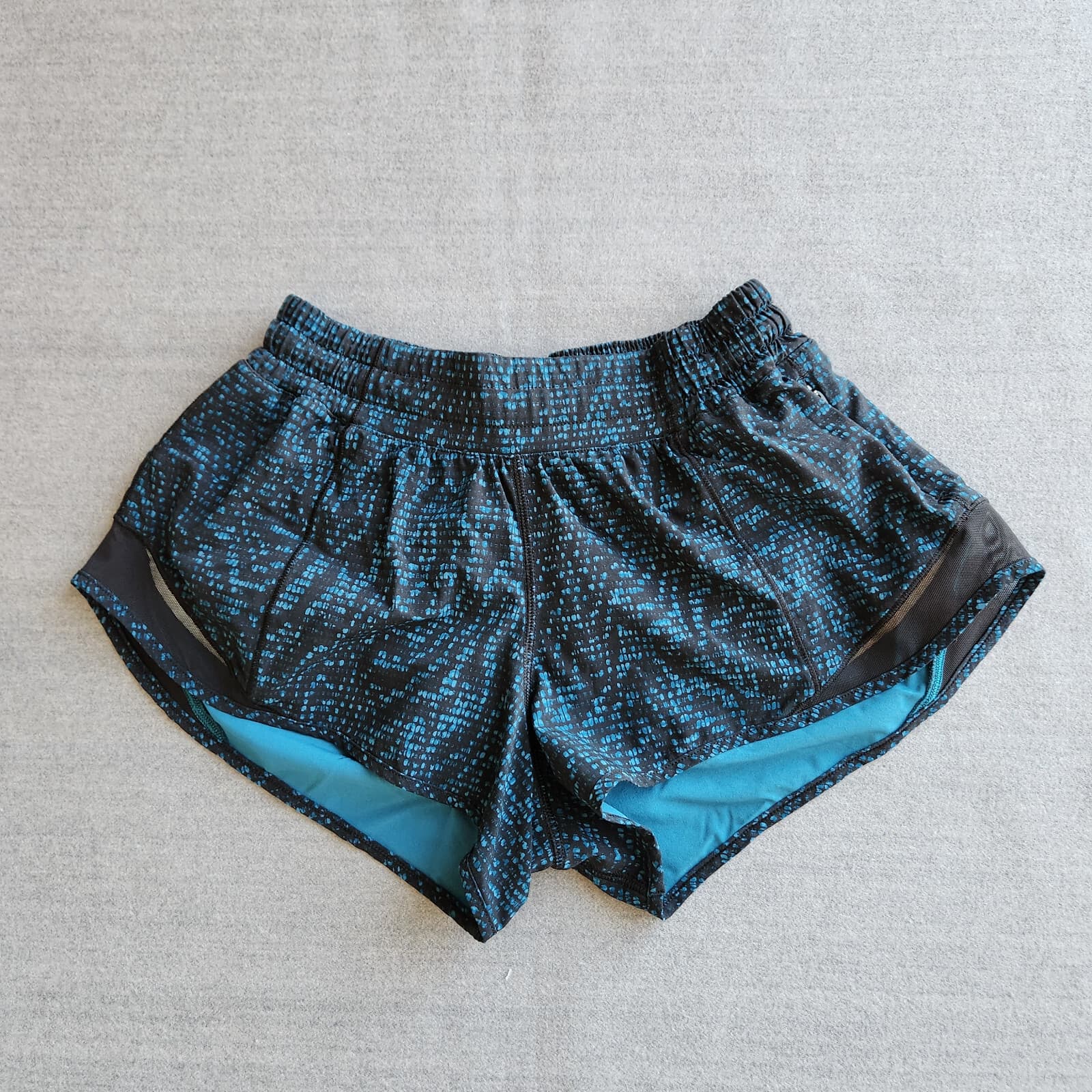 Lululemon Hotty Hot Short II 2.5" Built-in Liner Pocket Pulse Capri Black Sz.4