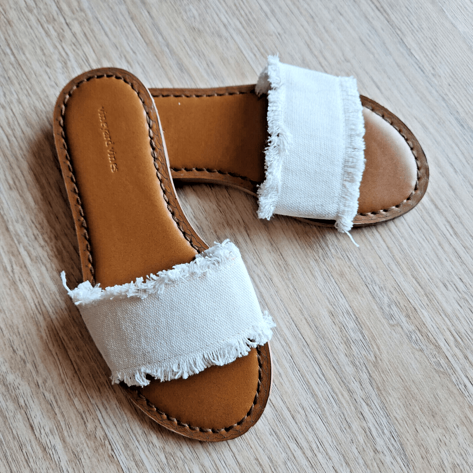 Vineyard Vines $78 Faryed Hem Canvas Slide Sandals Flat Open-Toe White Women US7