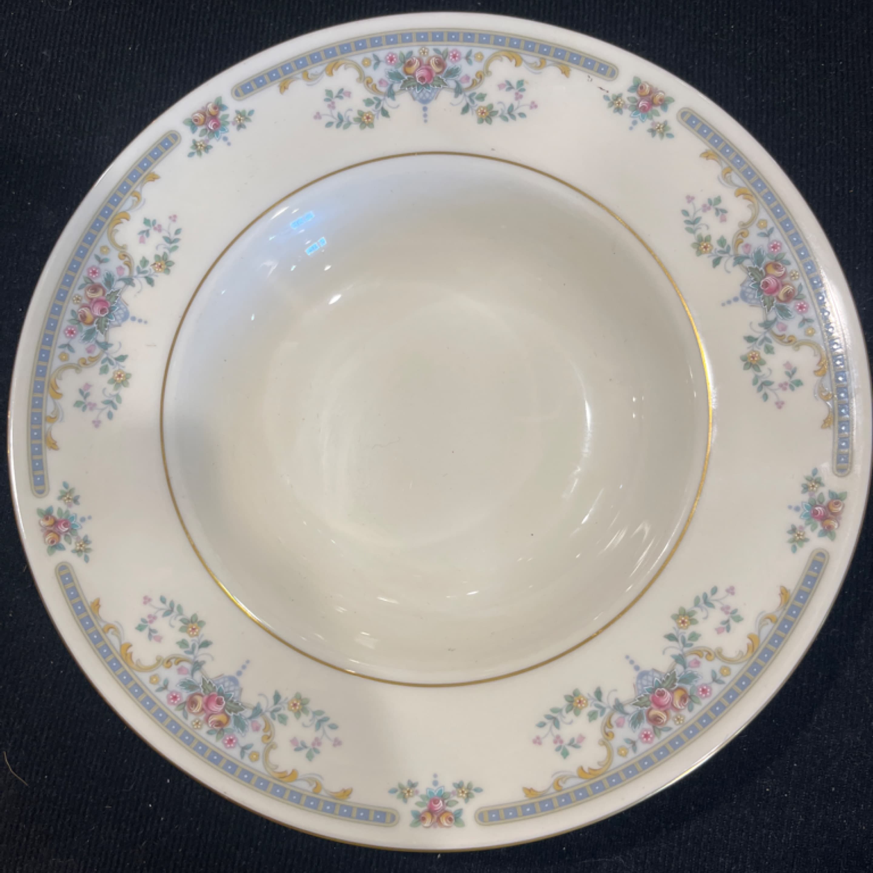 Royal Doulton “Juliet” Soup Bowls, Set of 7 - Regular - Image 1