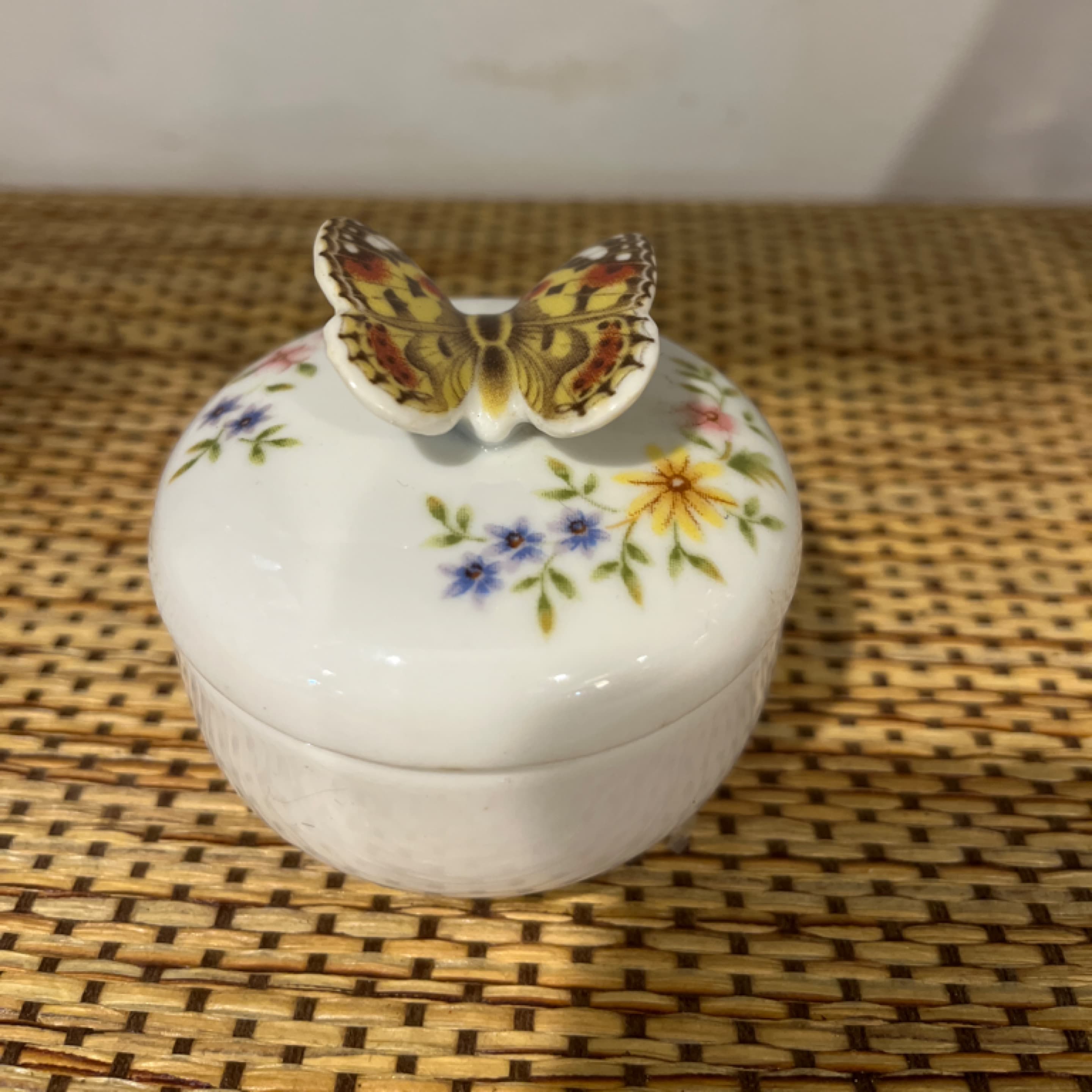 Porcelain Butterfly Trinket Box 3D Finial Floral Lid White Lidded Jewelry Box 2.5” Unmarked Vintage - Regular - Image 1
