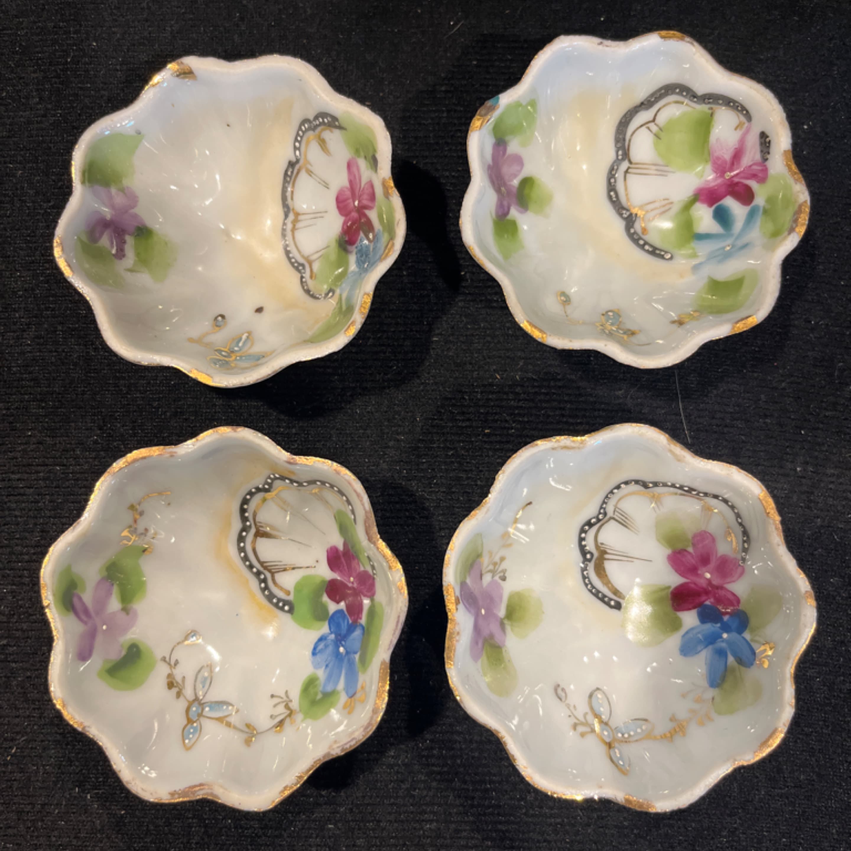 Set of 4 Je-Oh Hand Painted Porcelain Nut Dishes 3” Scalloped Floral Gold Trim Vintage - Regular
