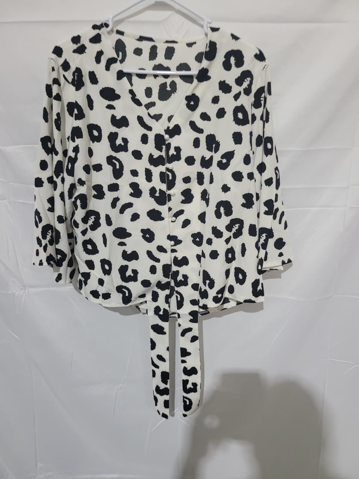SIZE XL Black and White Dress Shirt