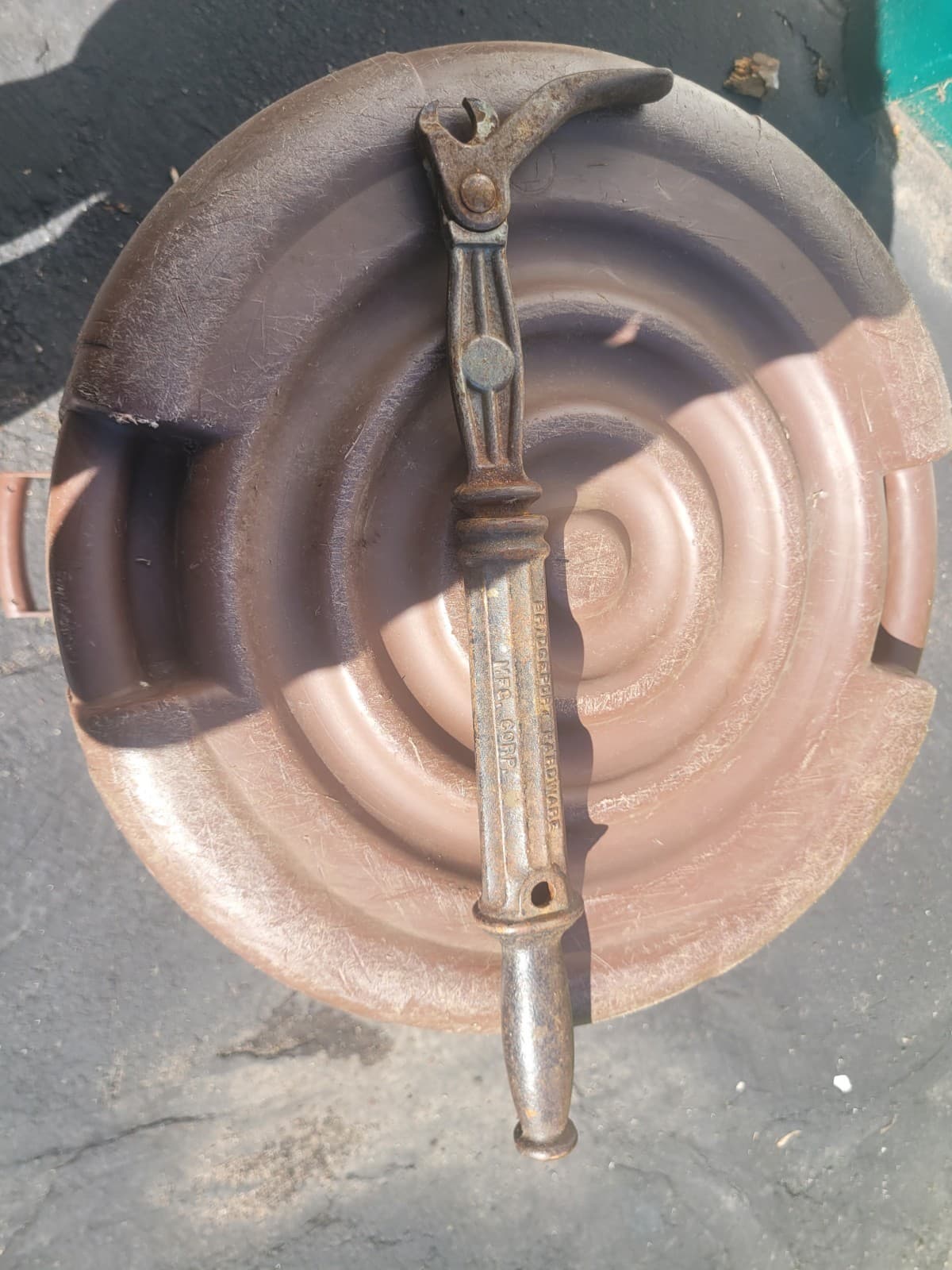 Vintage Bernzomatic Cast Iron Nail Tool