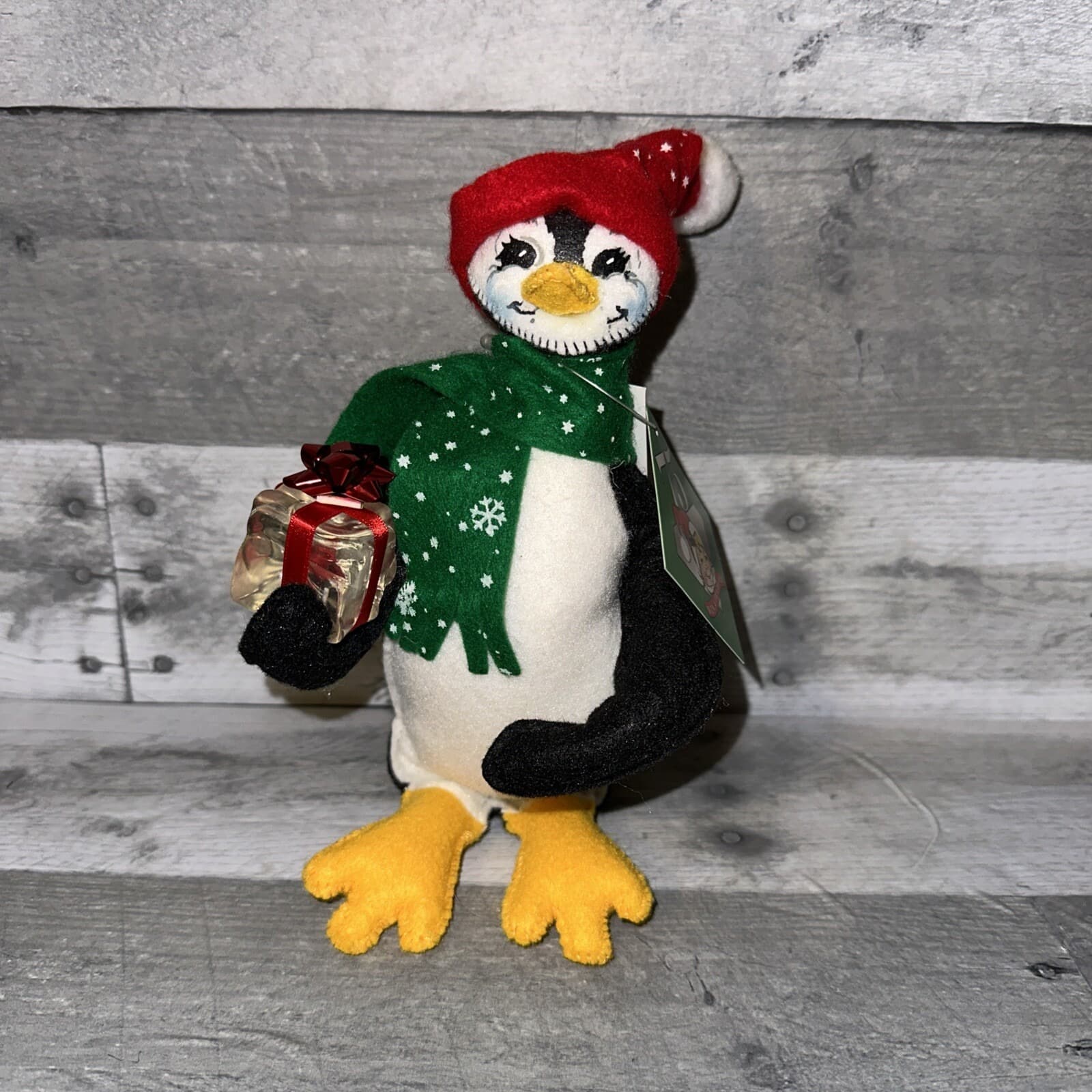 Annalee Dolls Christmas Collection – Cool Gift Penguin 7" 968307 2007