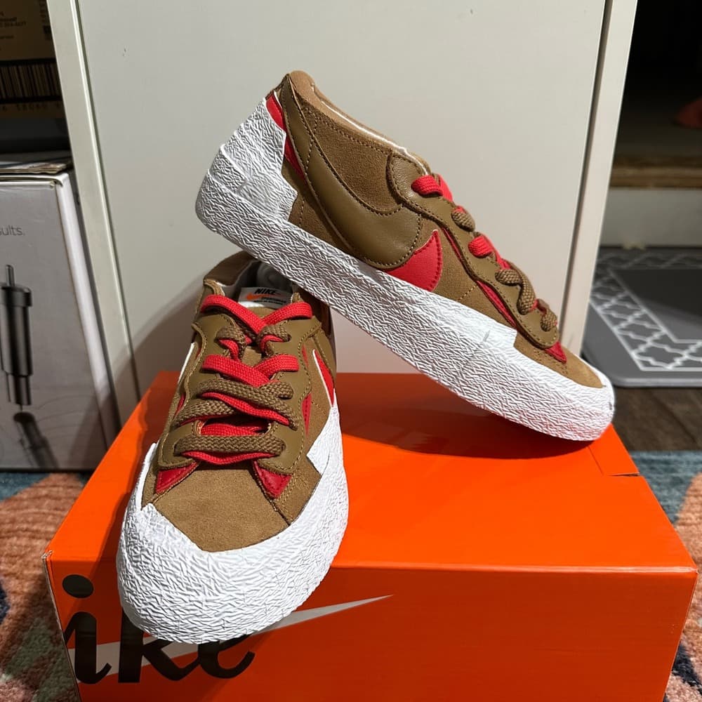 Nike Blazer Low/Sacai LT British Tan/University Red Men's 6.5 Women's 8