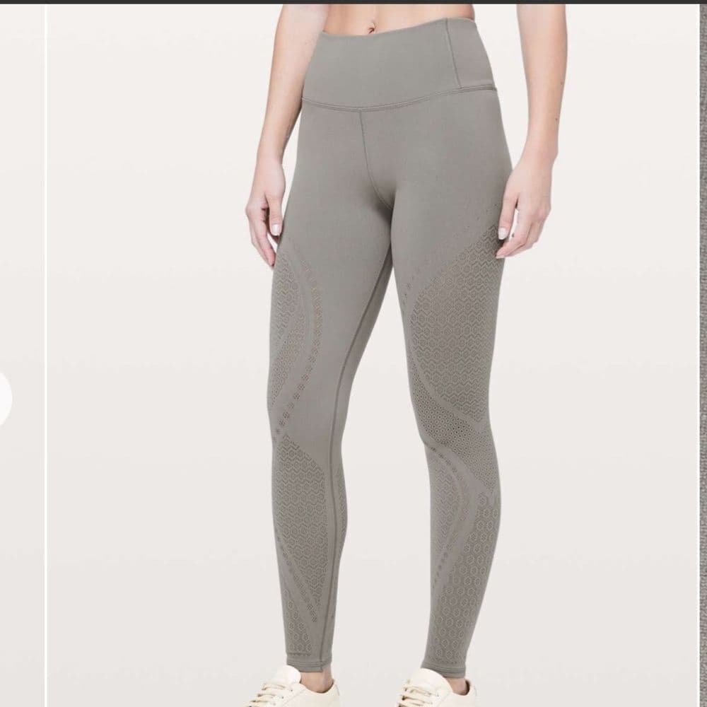 Lululemon Reveal Tight Mindful Motion in Carbon Dust Sz 4