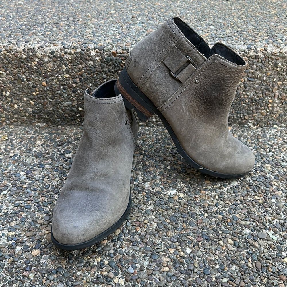 Sorel Lola Buckle Ankle Bootie Sz 9