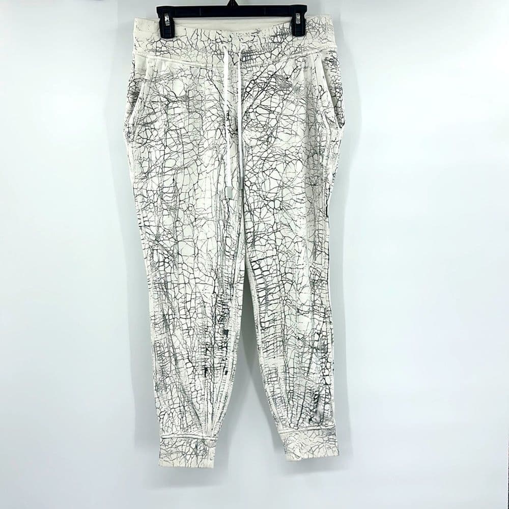 Lululemon Warm Down Jogger *7/8 Length in Thread Dye White Black Sz 10