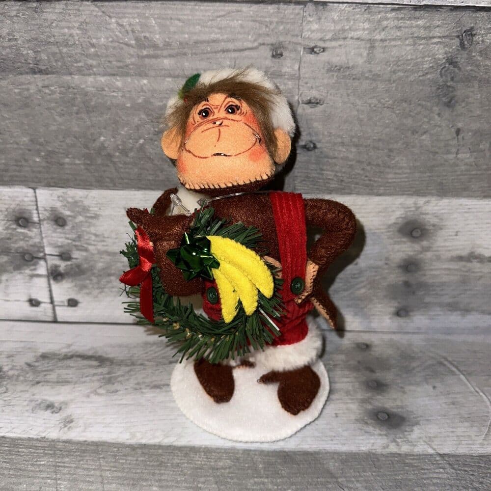 Annalee 7" Classic Santa Monkey in Overalls & Wreath of Bananas 2009 75030 New