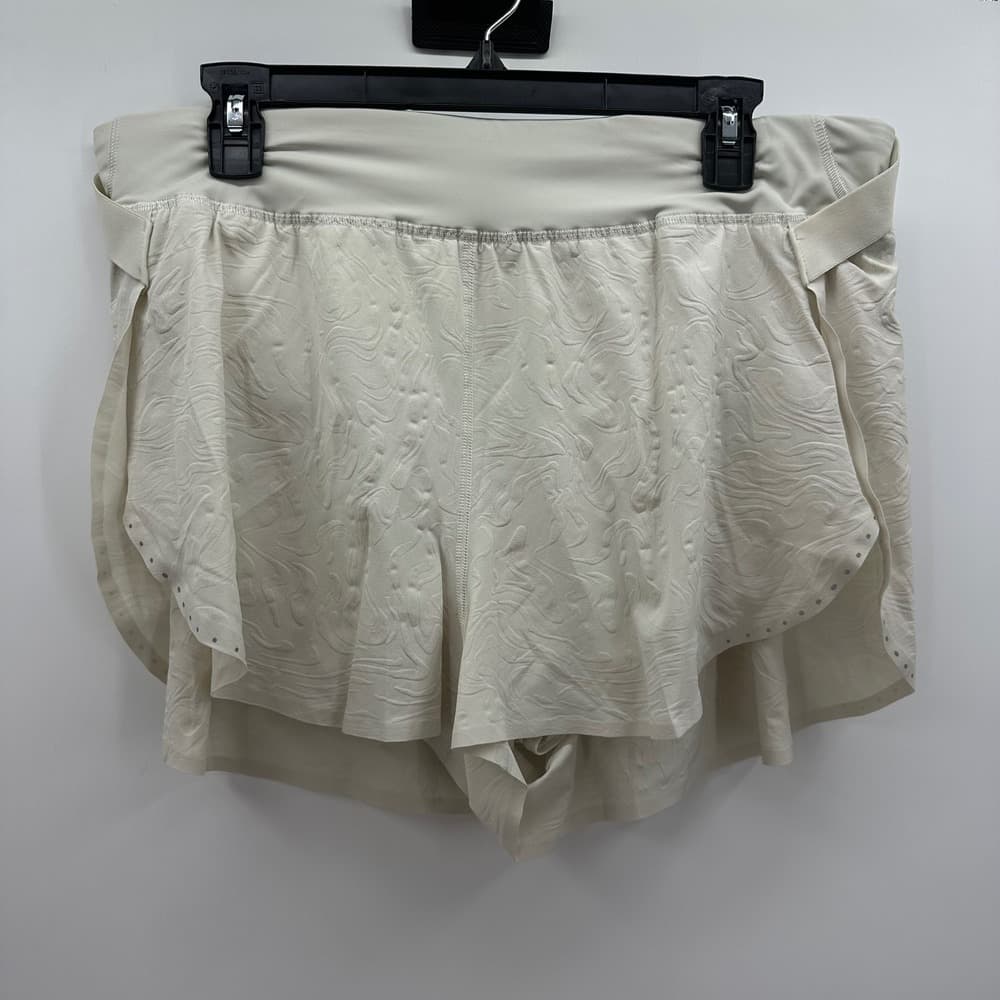 Lululemon Fast And Free High-Rise Short 2" Airflow in Emboss Bone Size 12
