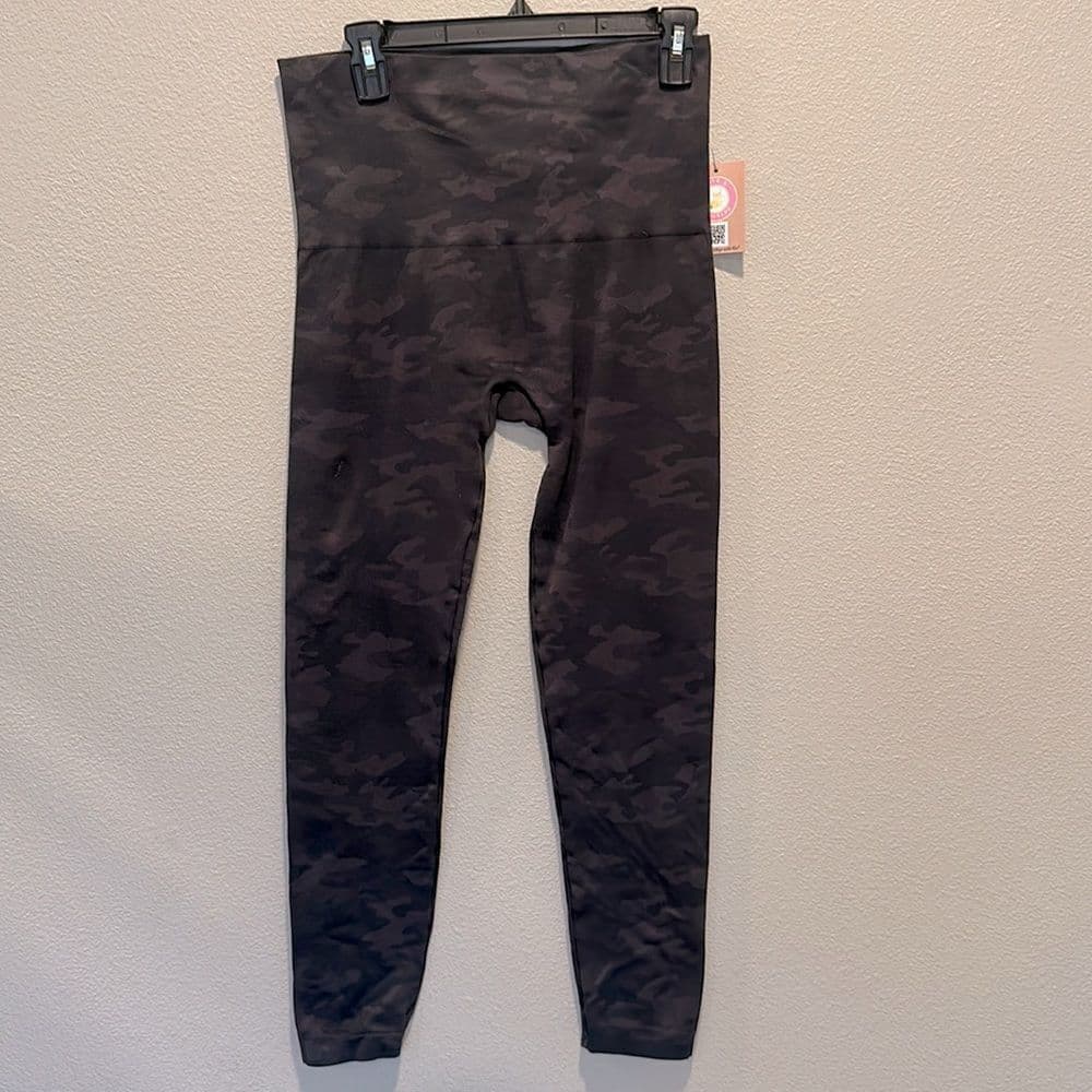 Spanx Black Camo 2X Leggings